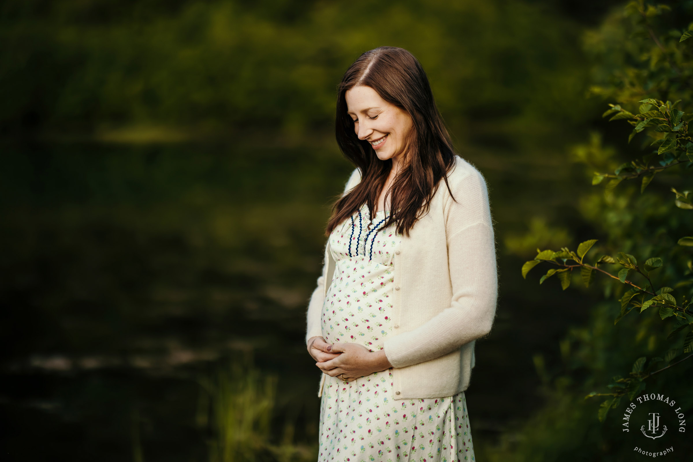 Cascade Mountain maternity session by Snoqualmie maternity photographer James Thomas Long Photography