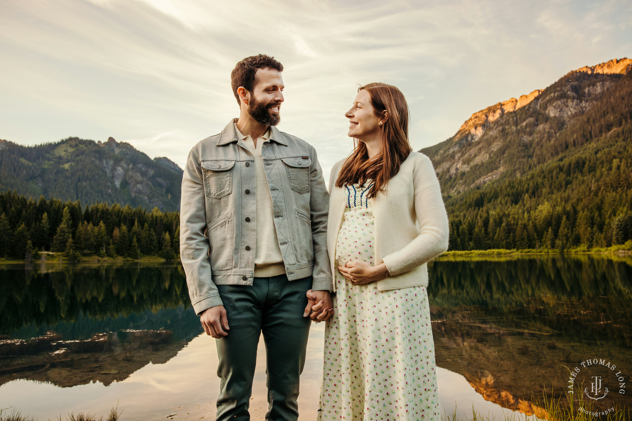 Cascade Mountain maternity session by Snoqualmie maternity photographer James Thomas Long Photography