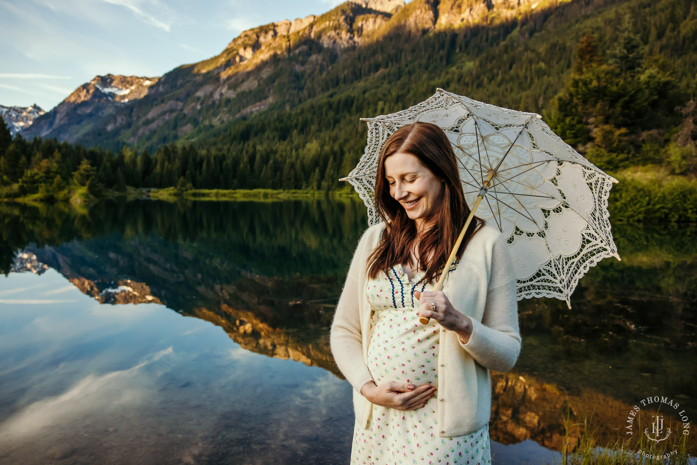 Cascade Mountain maternity session by Snoqualmie maternity photographer James Thomas Long Photography