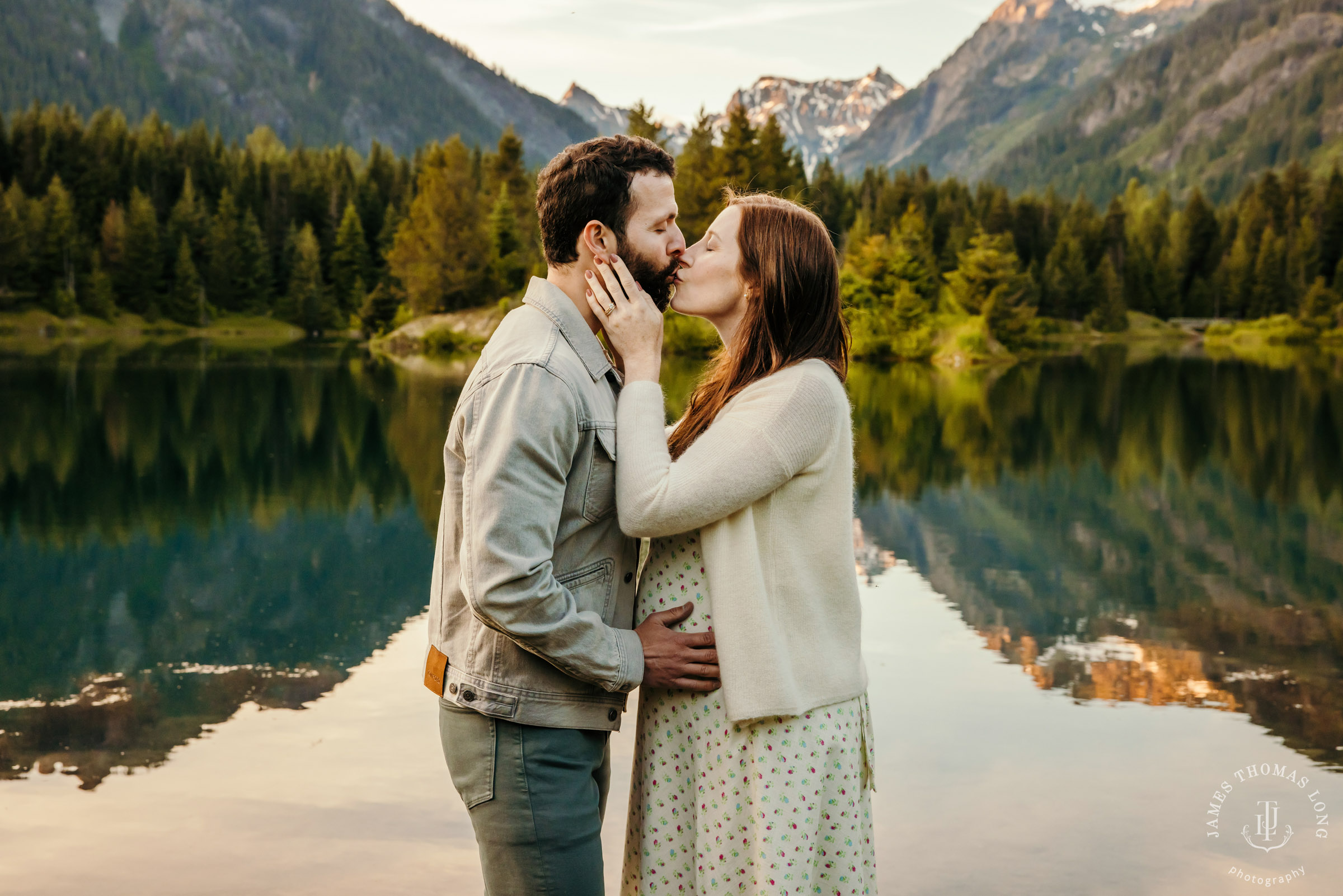 Cascade Mountain maternity session by Snoqualmie maternity photographer James Thomas Long Photography