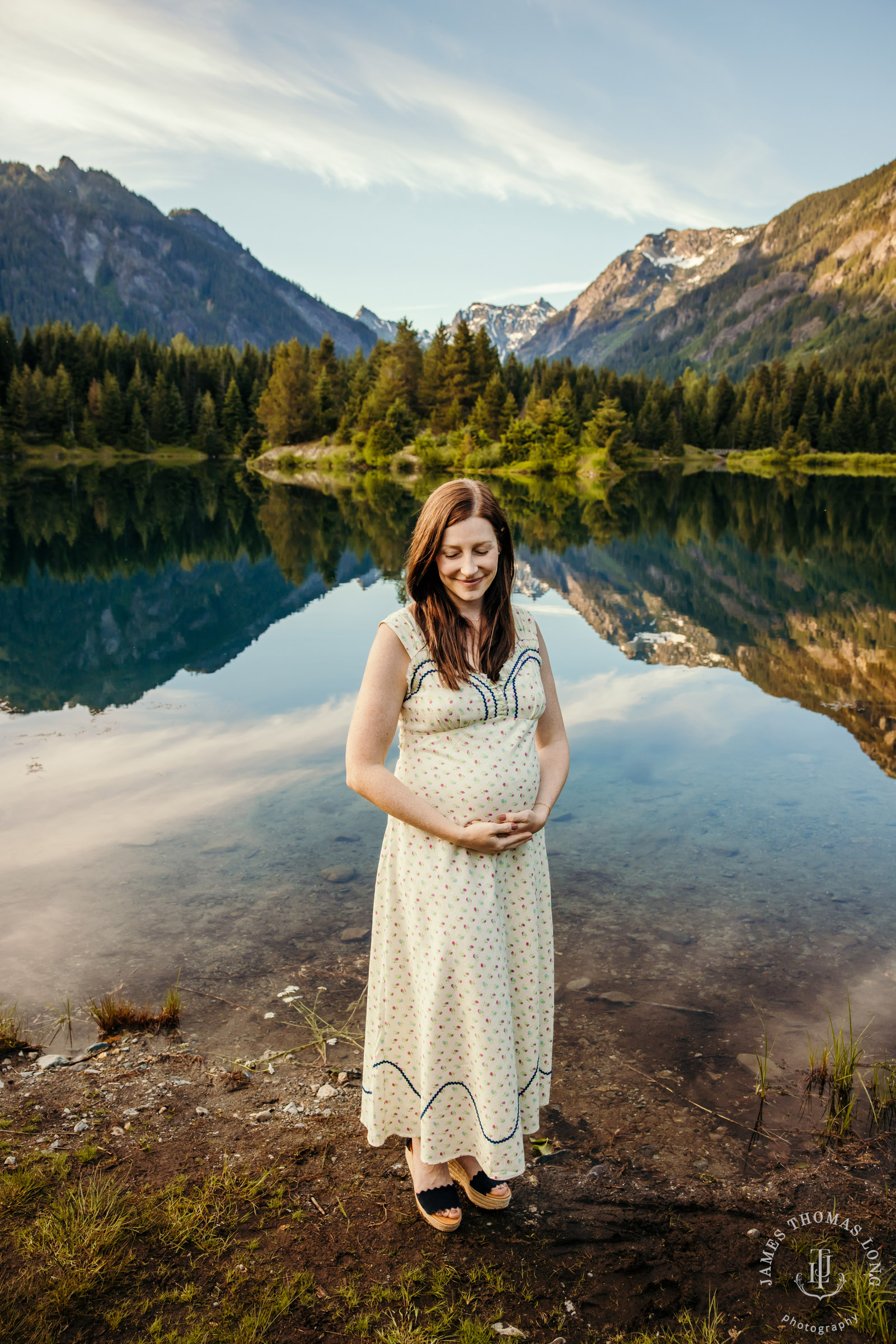 Cascade Mountain maternity session by Snoqualmie maternity photographer James Thomas Long Photography