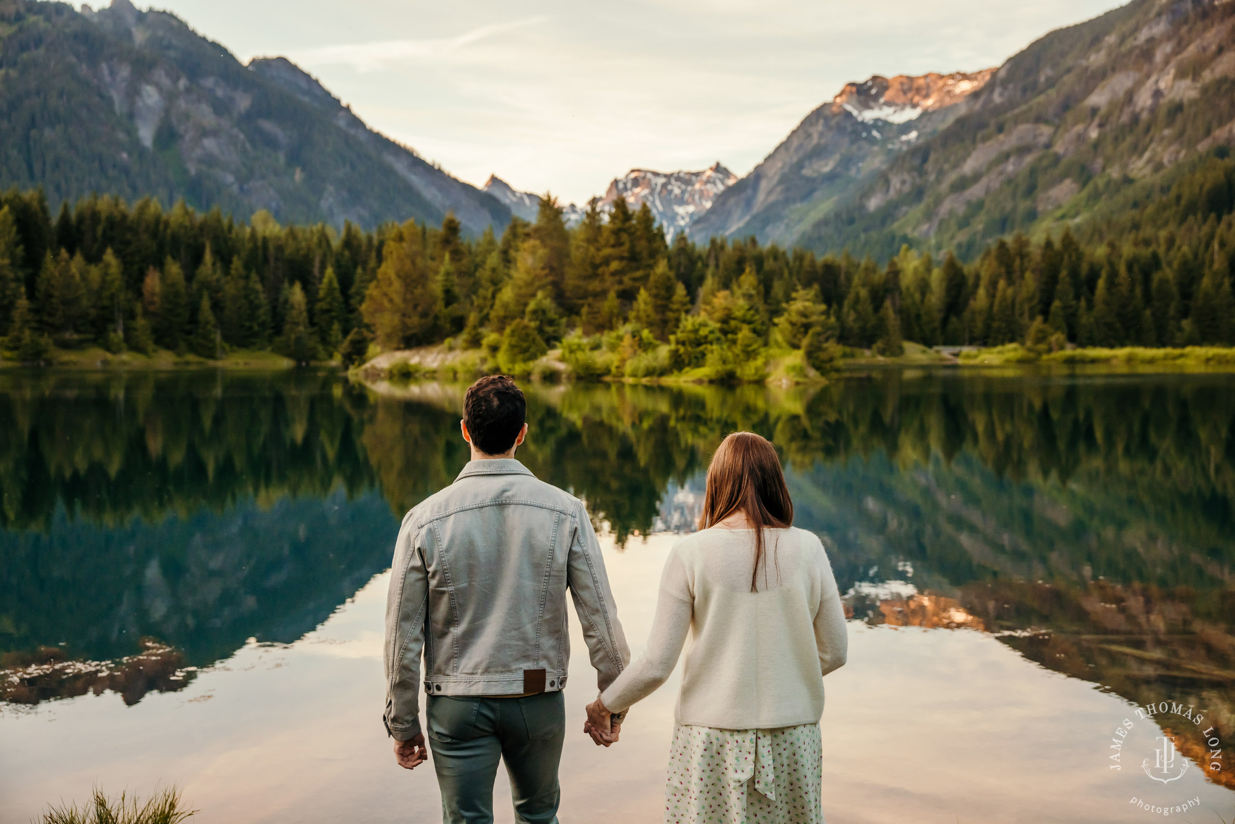 Cascade Mountain maternity session by Snoqualmie maternity photographer James Thomas Long Photography