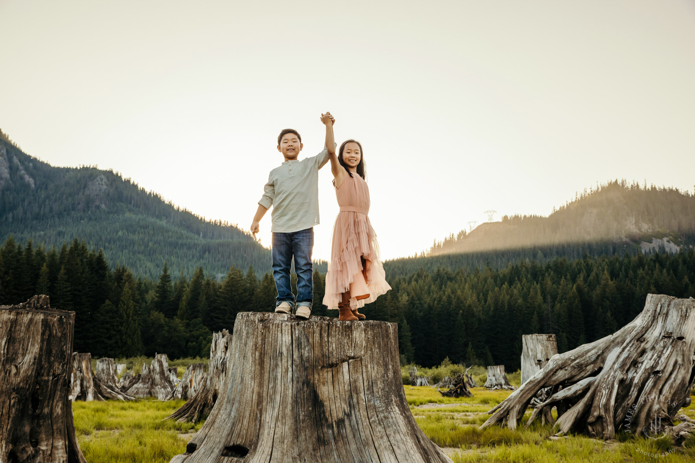 Cascade Mountain adventure family photography session by Snoqualmie family photographer James Thomas Long Photography