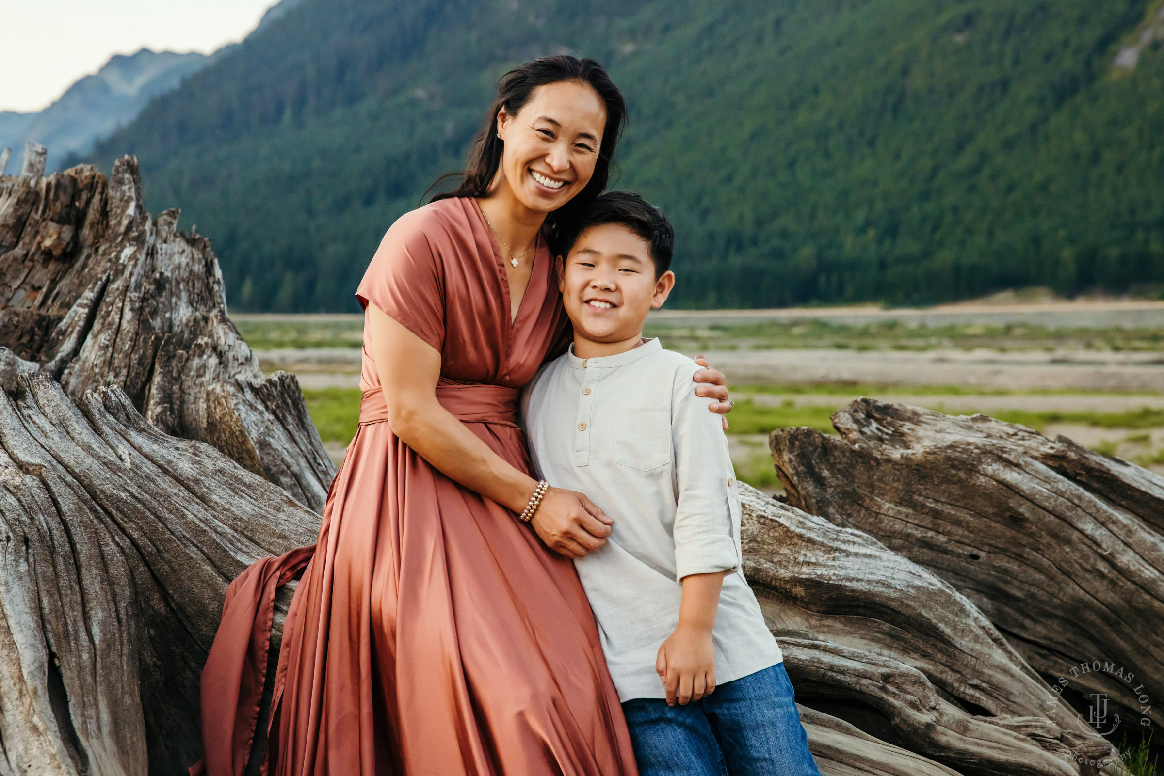 Cascade Mountain adventure family photography session by Snoqualmie family photographer James Thomas Long Photography