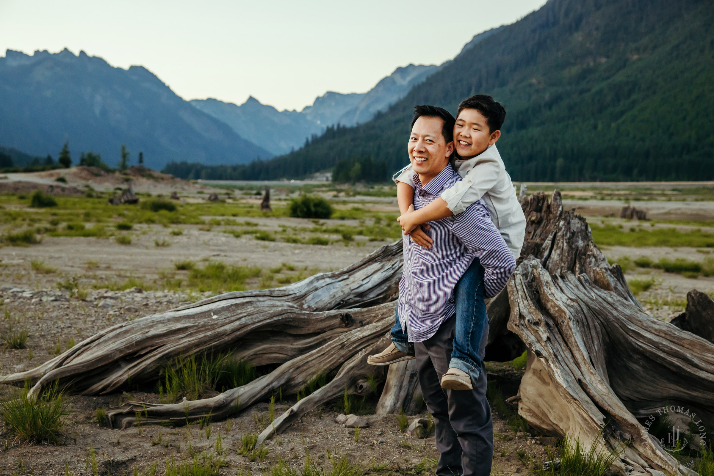 Cascade Mountain adventure family photography session by Snoqualmie family photographer James Thomas Long Photography