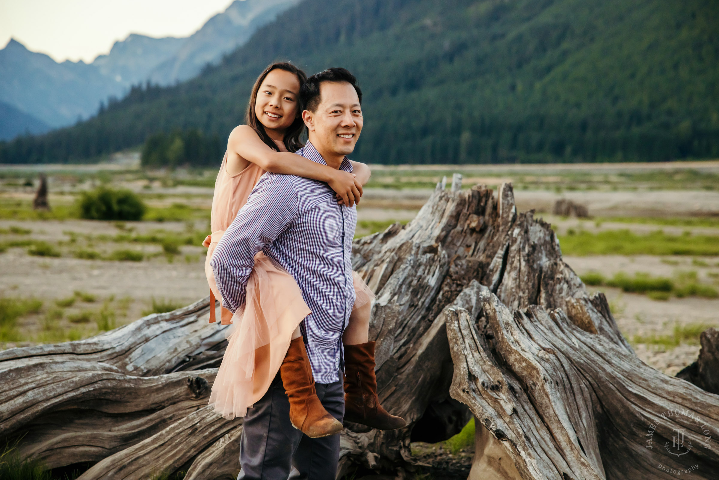 Cascade Mountain adventure family photography session by Snoqualmie family photographer James Thomas Long Photography