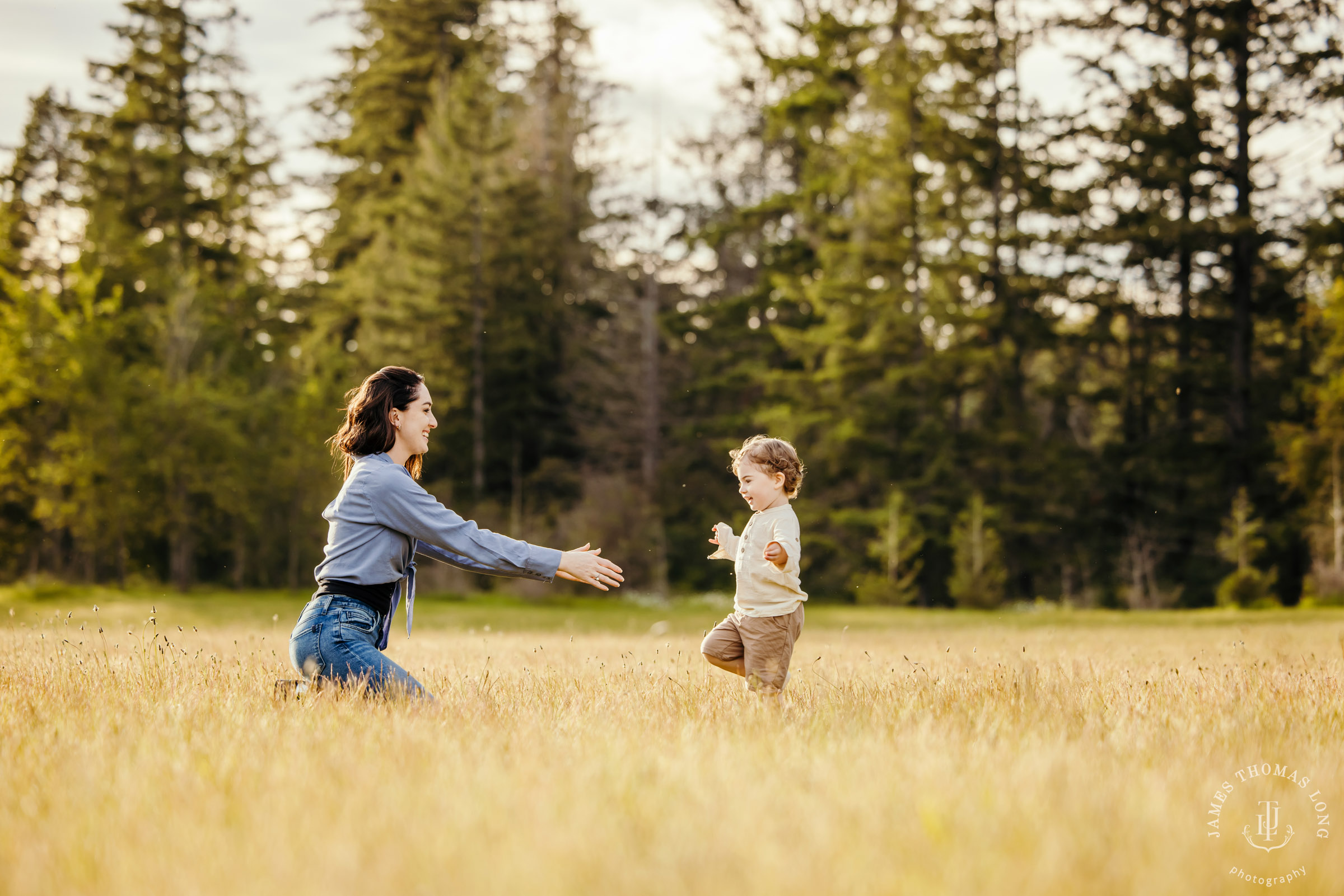 North Bend Snoqualmie Valley family session by Snoqualmie family photographer James Thomas Long Photography