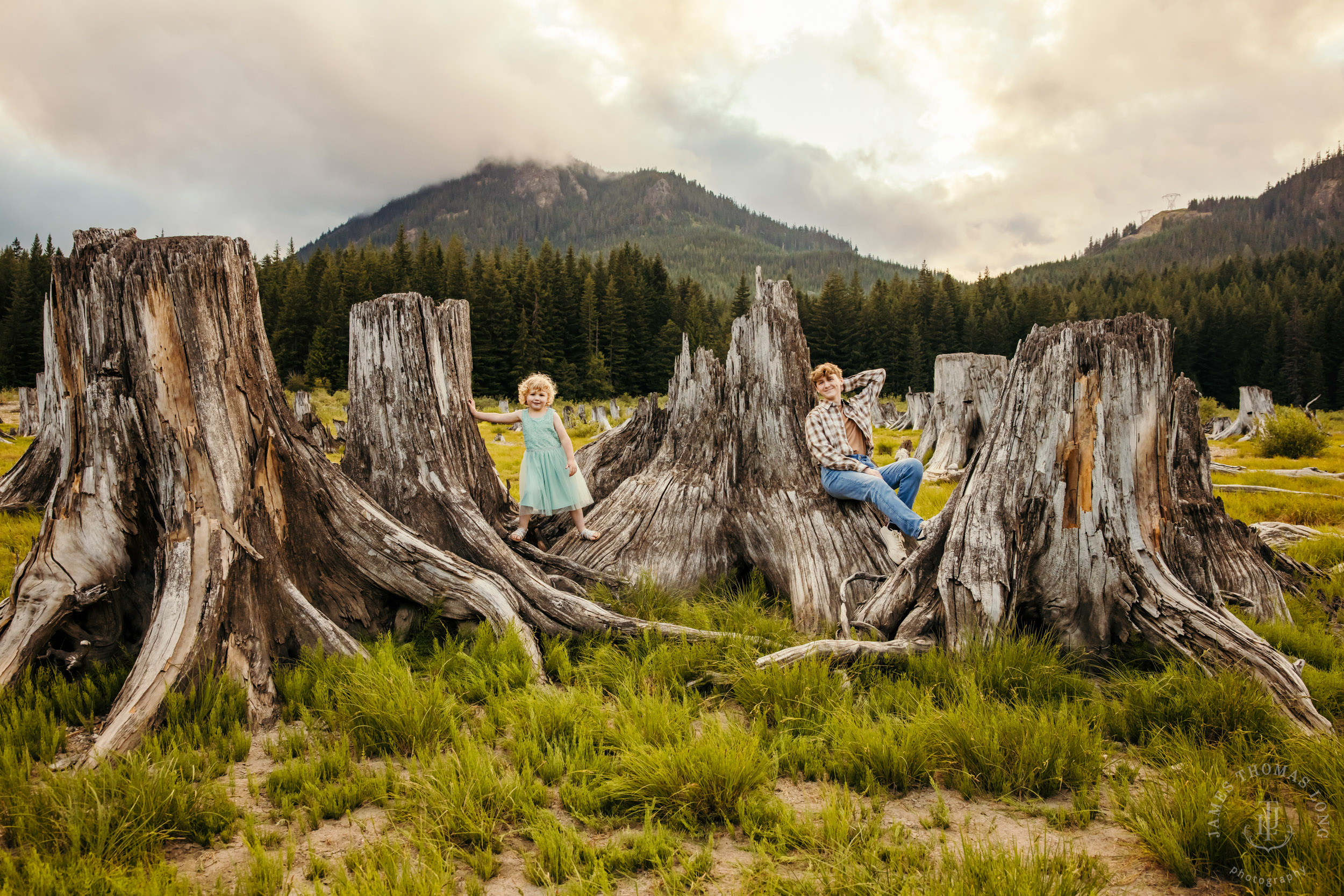 Cascade Mountain adventure family photography session by Snoqualmie family photographer James Thomas Long Photography