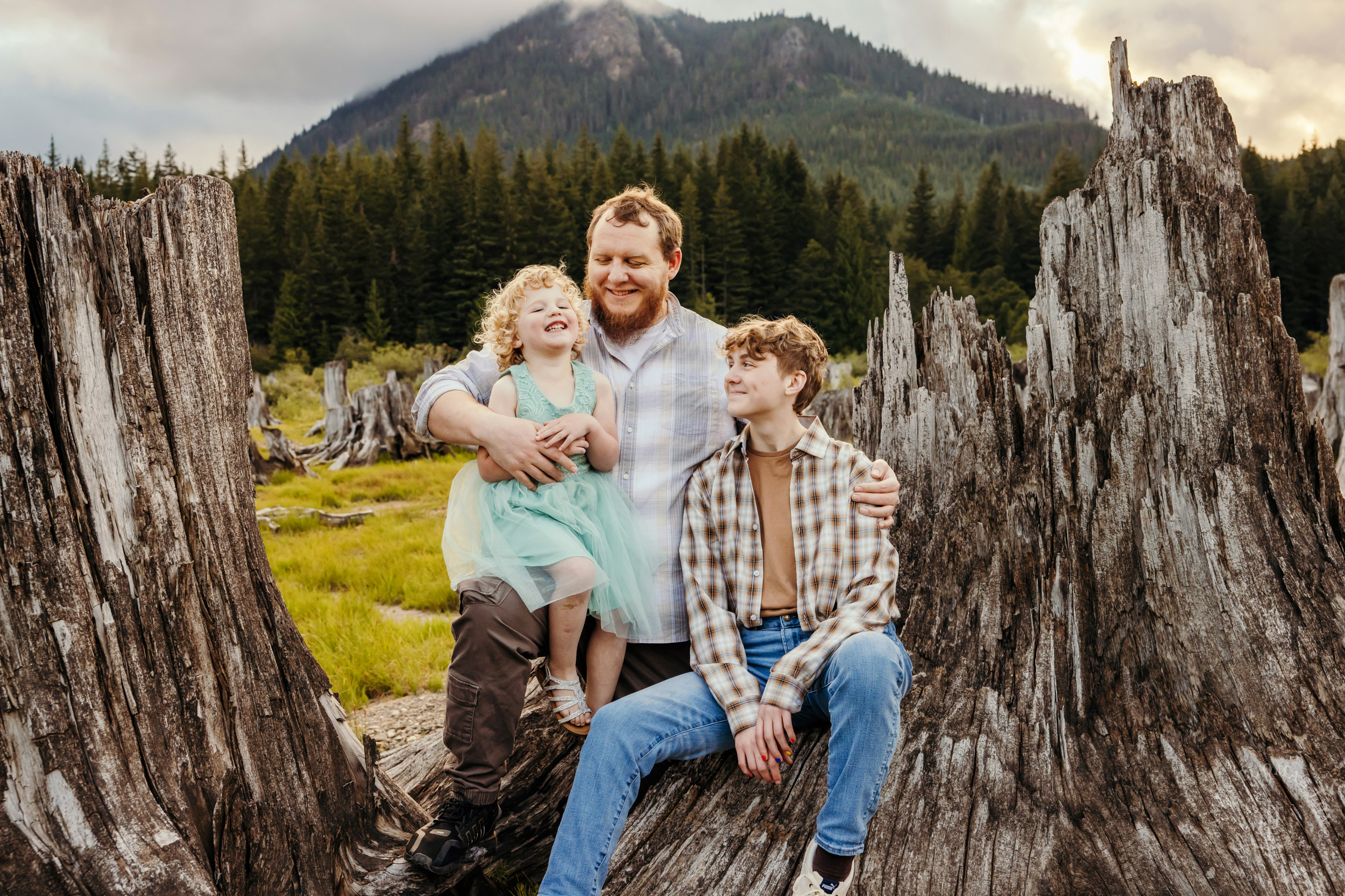 Cascade Mountain adventure family photography session by Snoqualmie family photographer James Thomas Long Photography