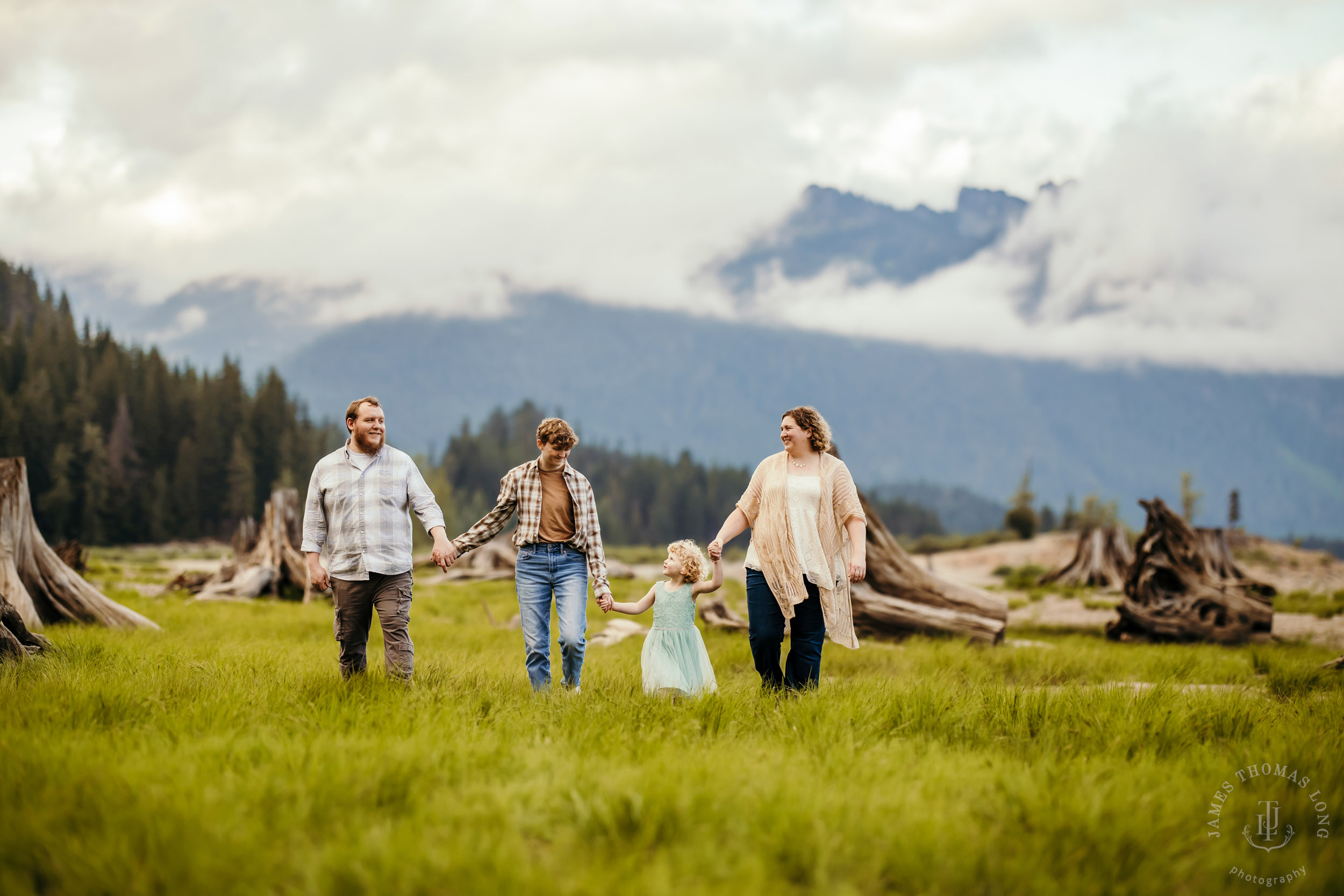 Cascade Mountain adventure family photography session by Snoqualmie family photographer James Thomas Long Photography