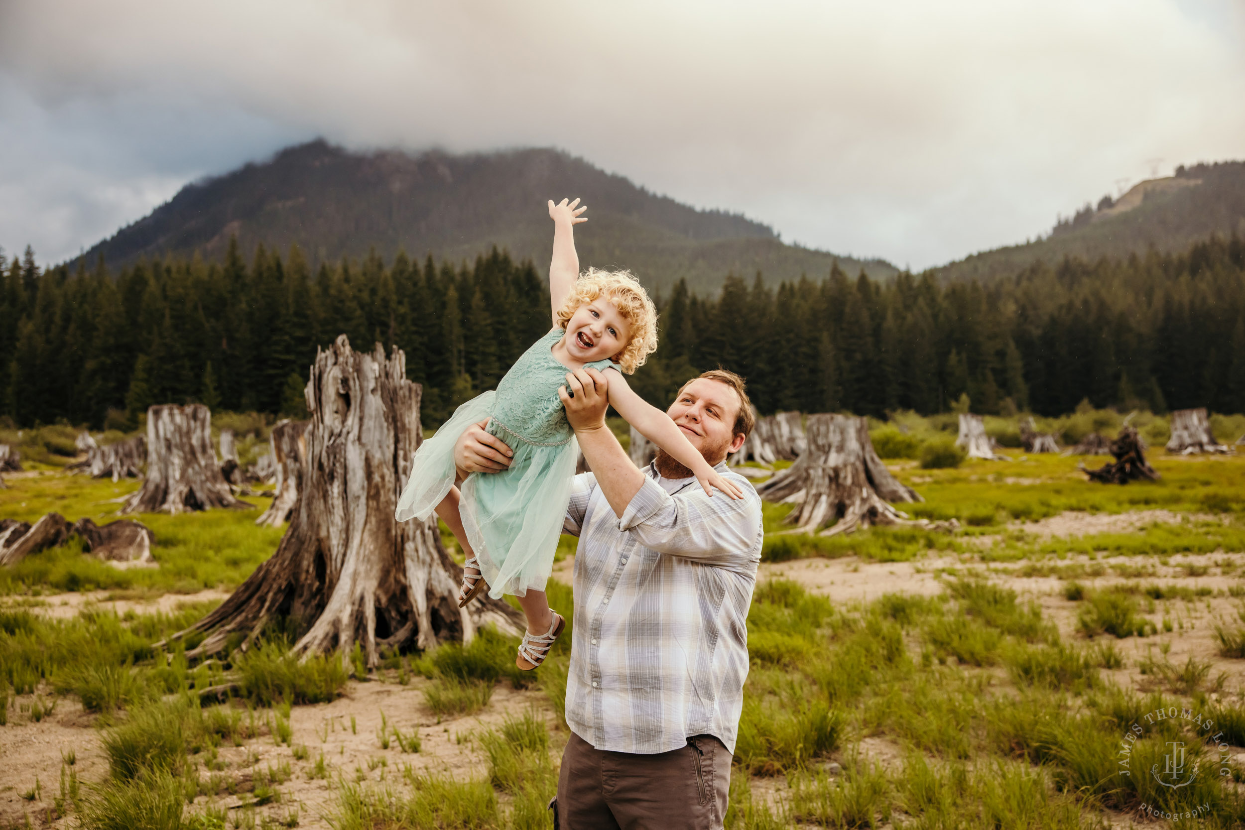 Cascade Mountain adventure family photography session by Snoqualmie family photographer James Thomas Long Photography