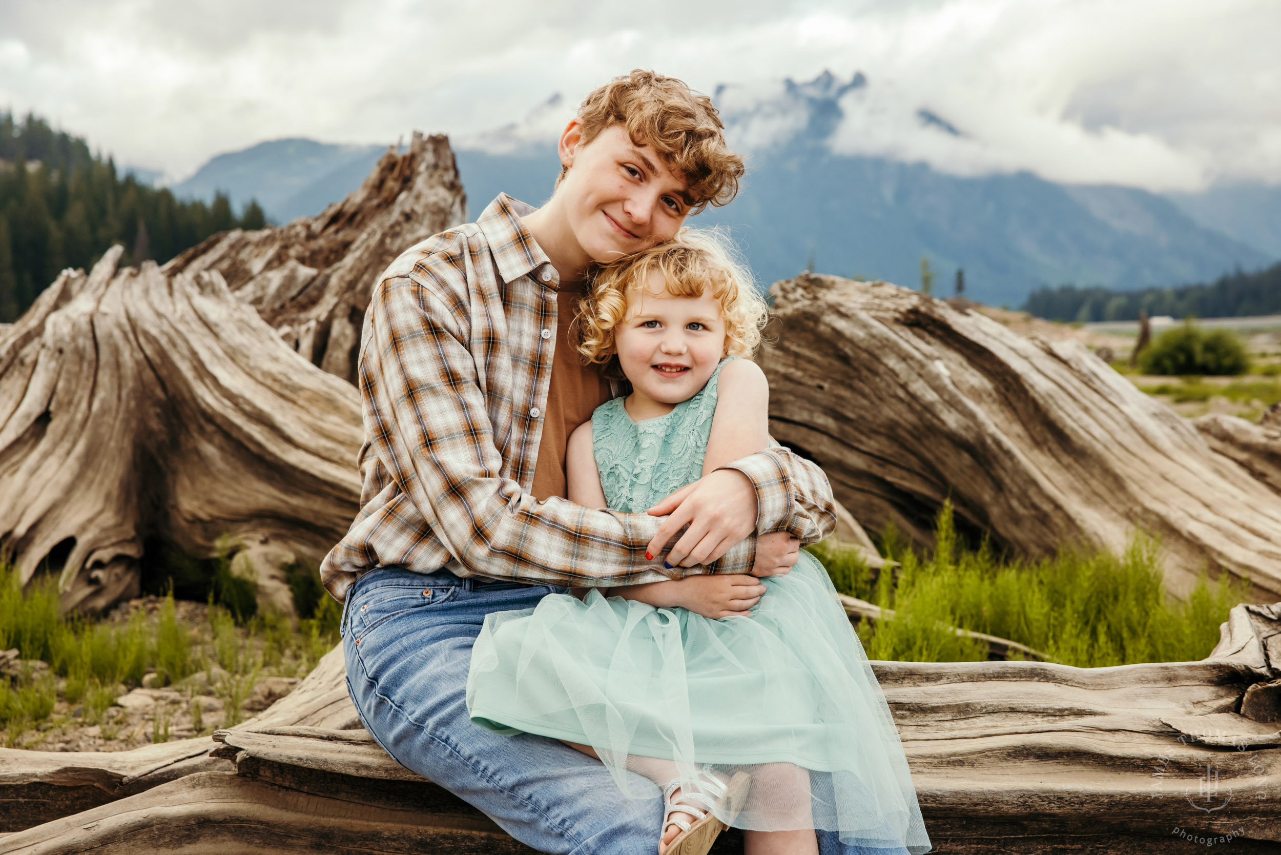 Cascade Mountain adventure family photography session by Snoqualmie family photographer James Thomas Long Photography