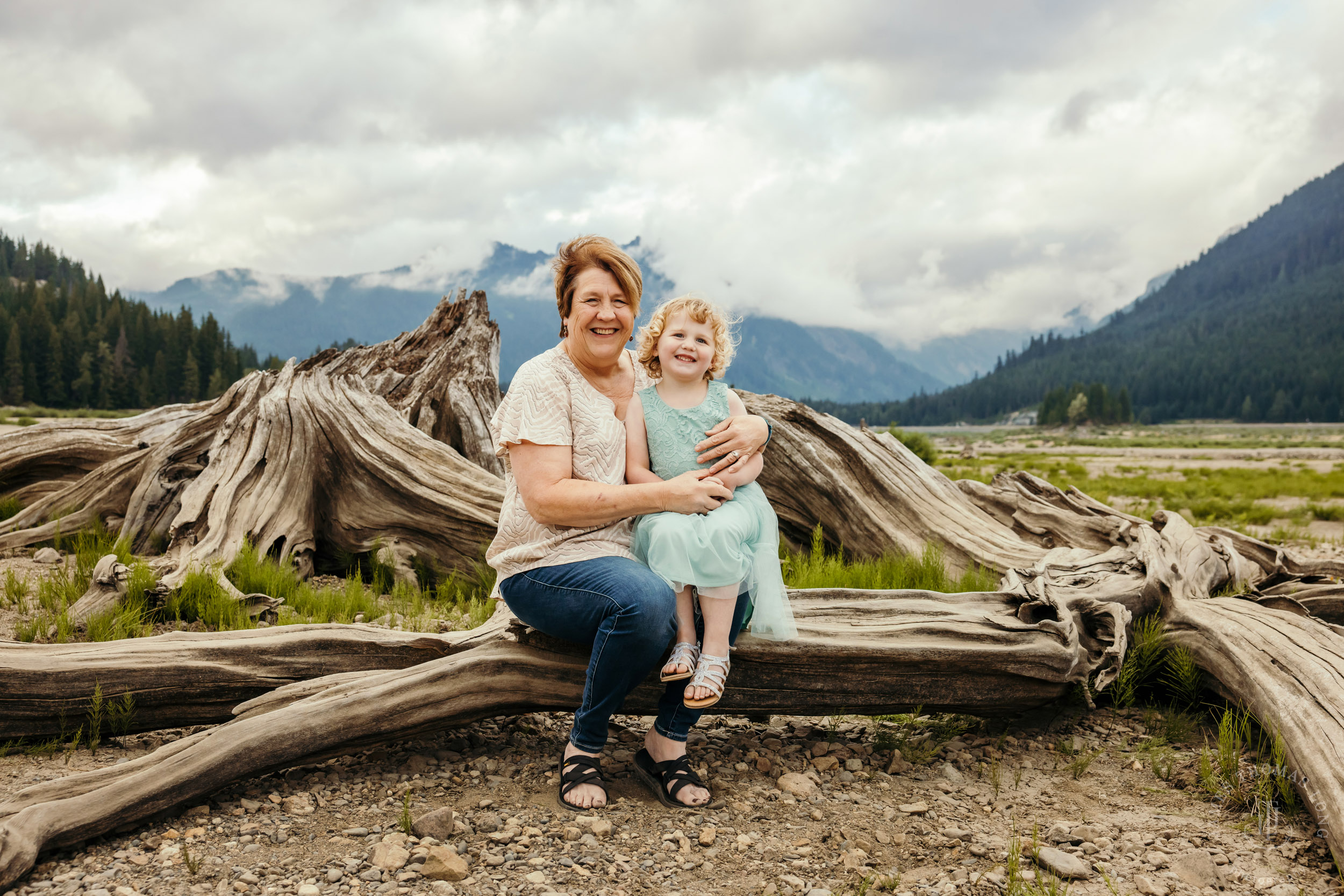 Cascade Mountain adventure family photography session by Snoqualmie family photographer James Thomas Long Photography