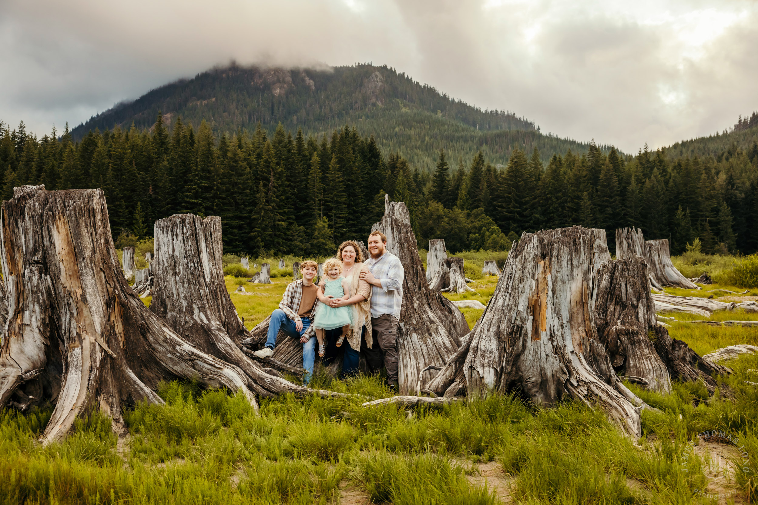 Cascade Mountain adventure family photography session by Snoqualmie family photographer James Thomas Long Photography