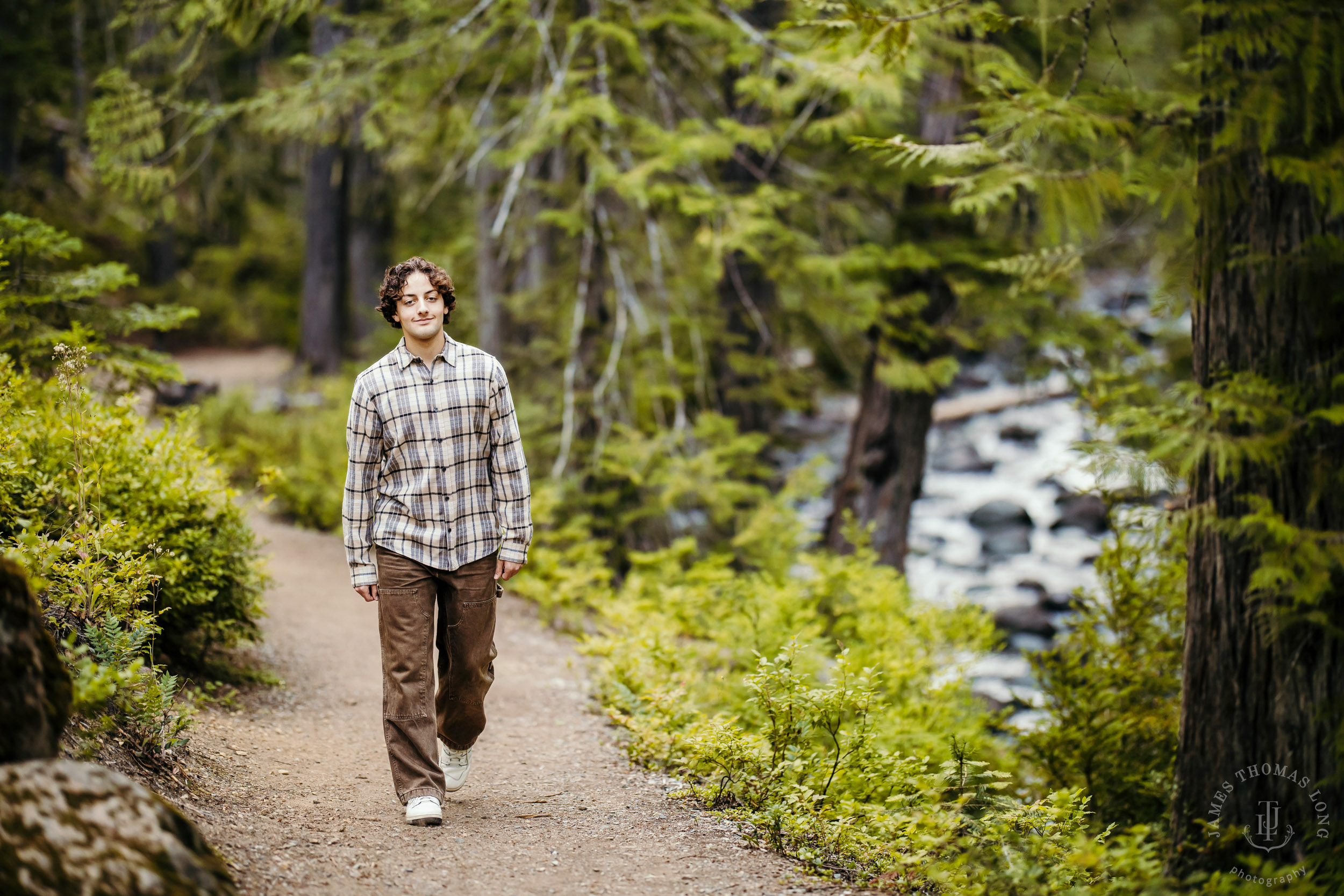 Adventure senior portrait session in the Cascade Mountains by Snoqualmie senior portrait photographer James Thomas Long Photography