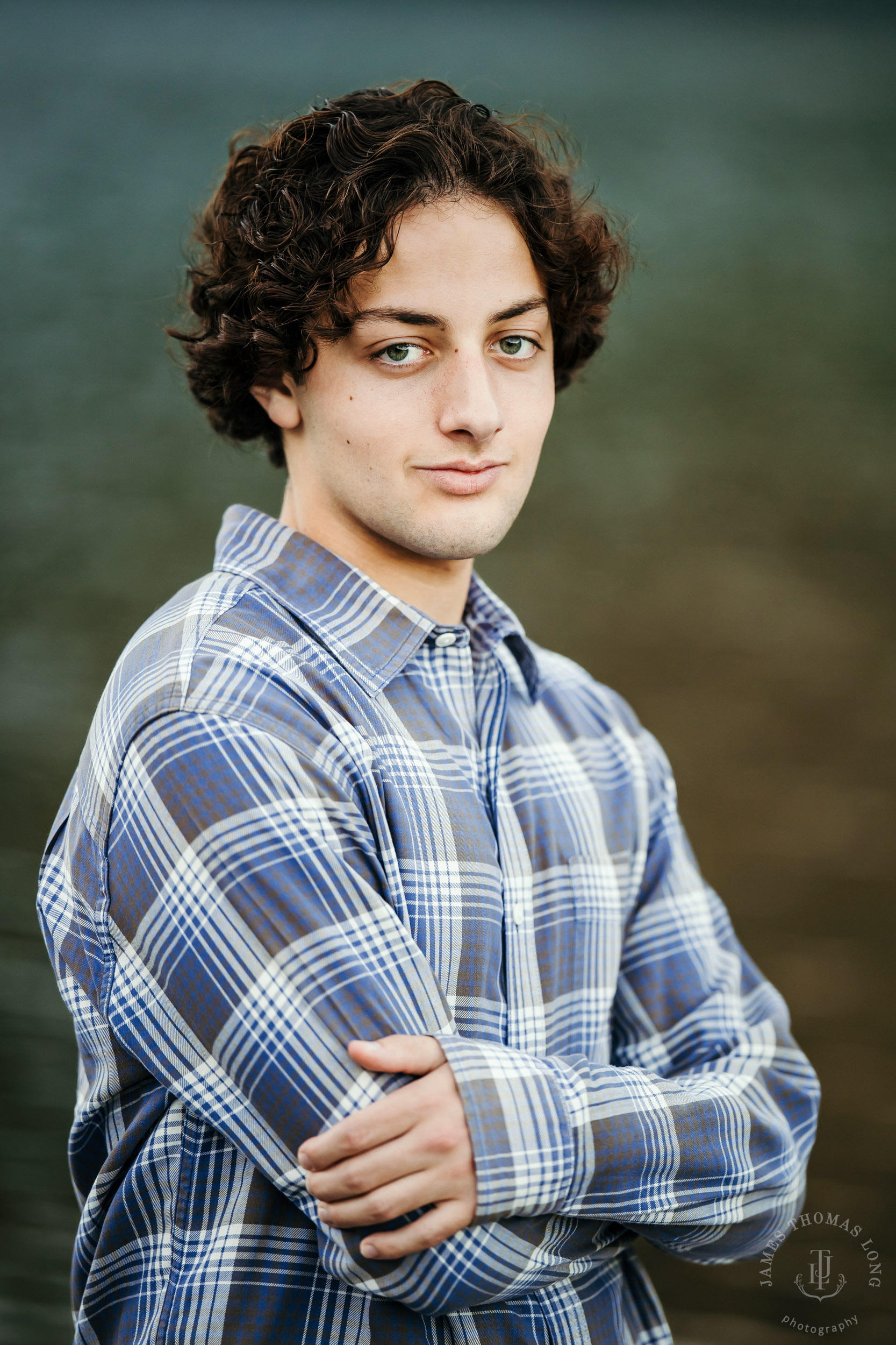 Adventure senior portrait session in the Cascade Mountains by Snoqualmie senior portrait photographer James Thomas Long Photography