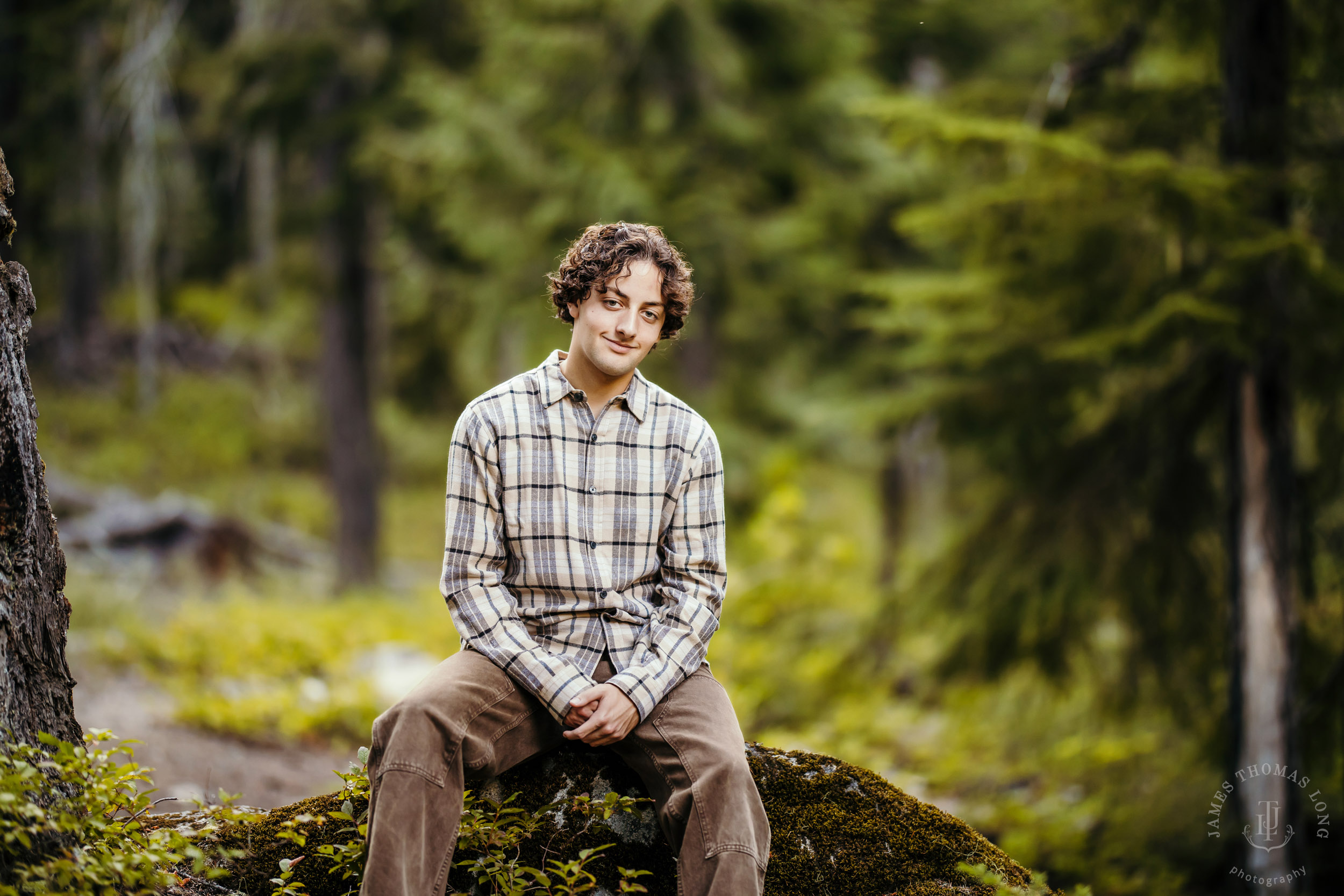 Adventure senior portrait session in the Cascade Mountains by Snoqualmie senior portrait photographer James Thomas Long Photography