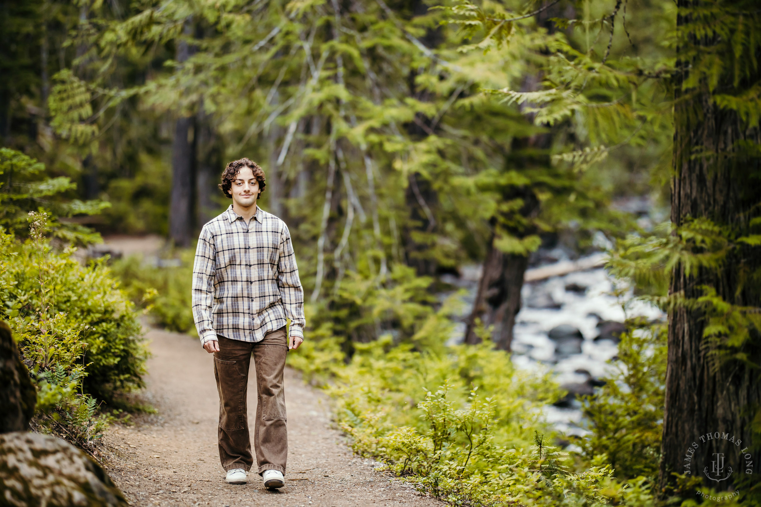 Adventure senior portrait session in the Cascade Mountains by Snoqualmie senior portrait photographer James Thomas Long Photography