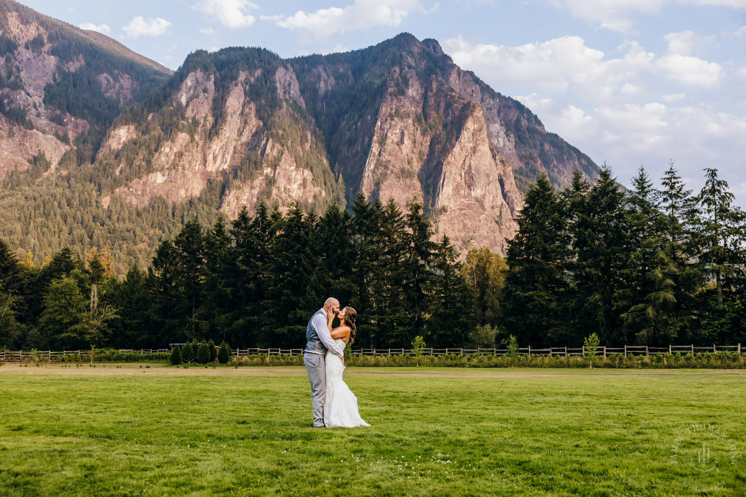 North Fork Farm Snoqualmie wedding by Snoqualmie wedding photographer James Thomas Long Photography