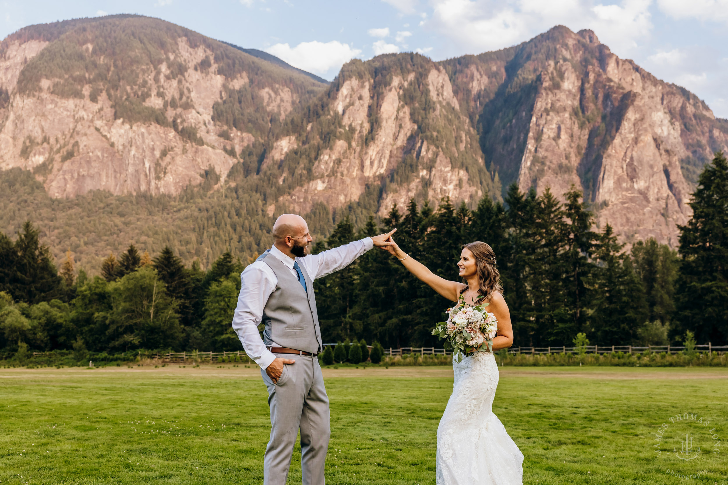 North Fork Farm Snoqualmie wedding by Snoqualmie wedding photographer James Thomas Long Photography