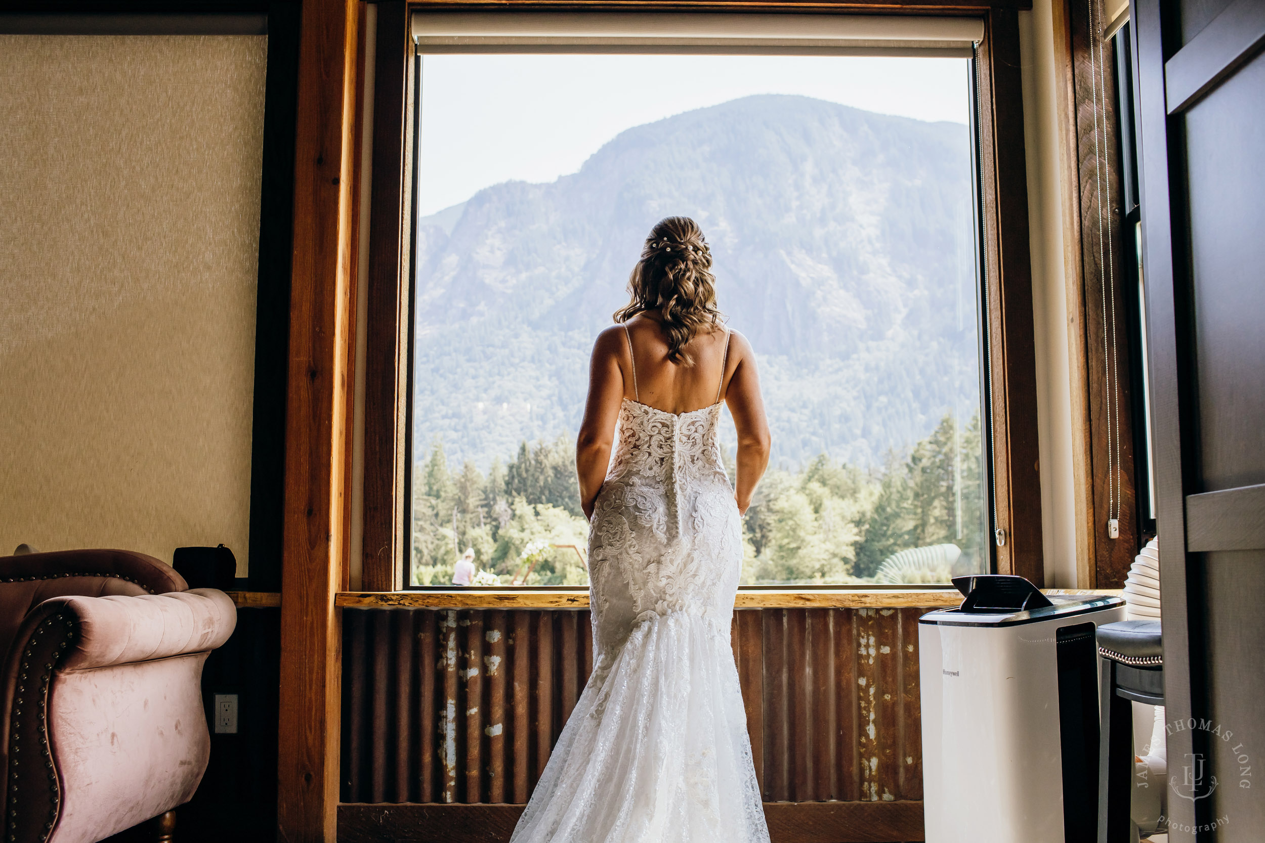 North Fork Farm Snoqualmie wedding by Snoqualmie wedding photographer James Thomas Long Photography