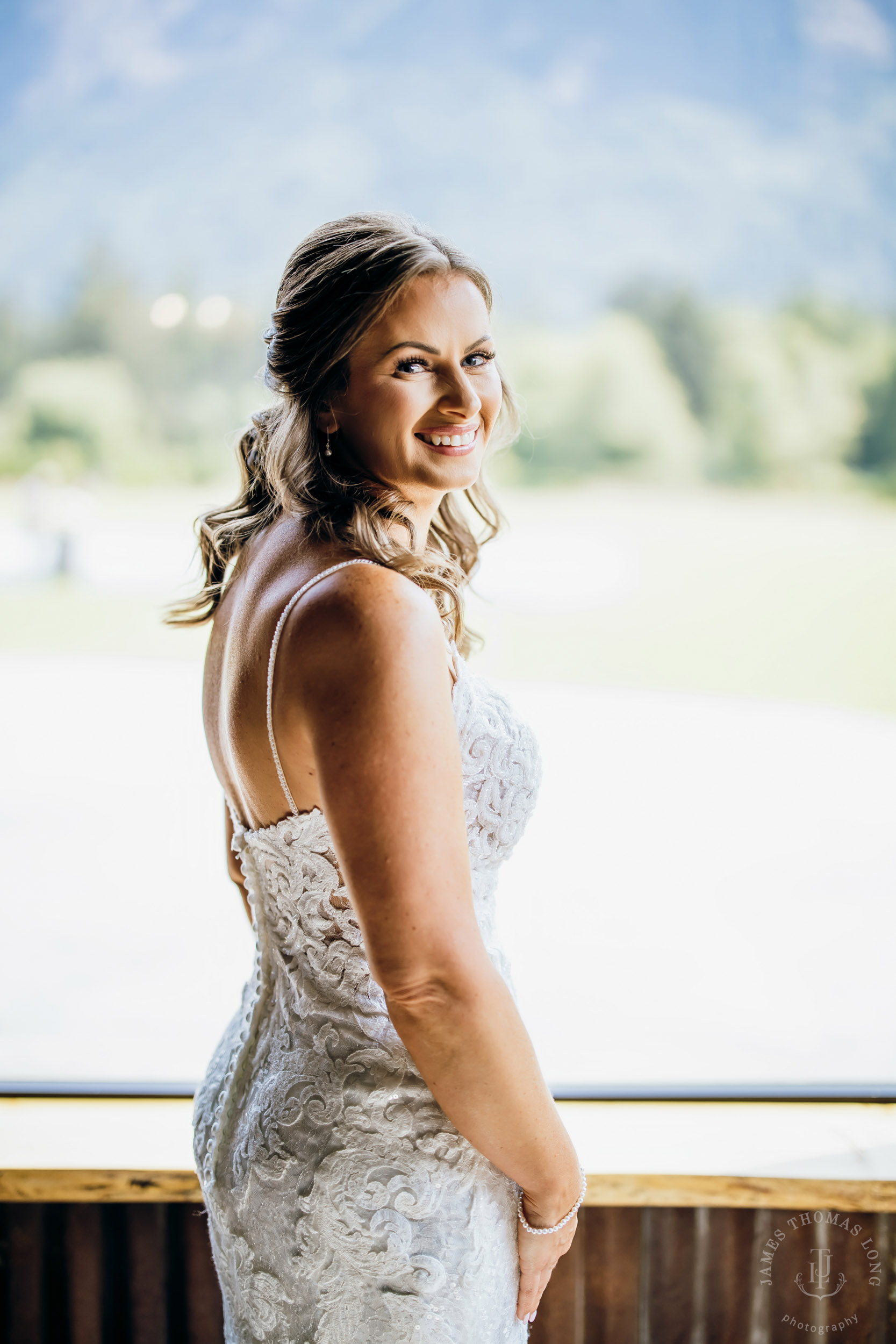 North Fork Farm Snoqualmie wedding by Snoqualmie wedding photographer James Thomas Long Photography