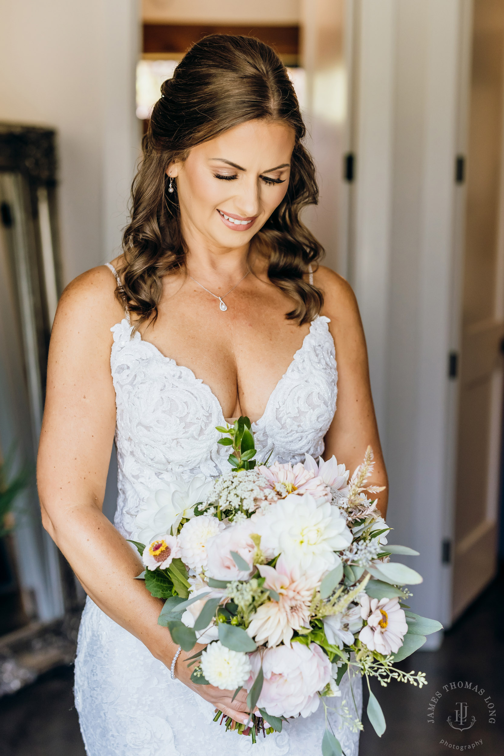 North Fork Farm Snoqualmie wedding by Snoqualmie wedding photographer James Thomas Long Photography