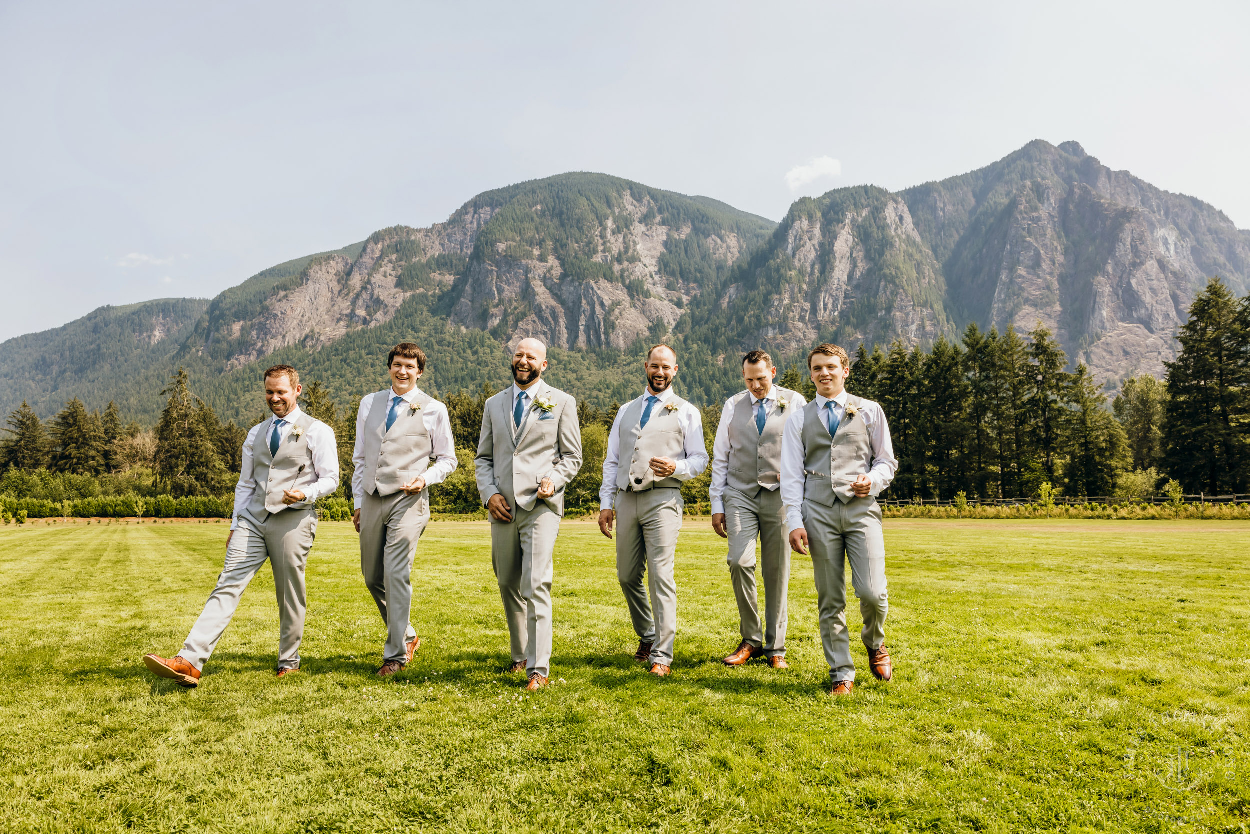 North Fork Farm Snoqualmie wedding by Snoqualmie wedding photographer James Thomas Long Photography