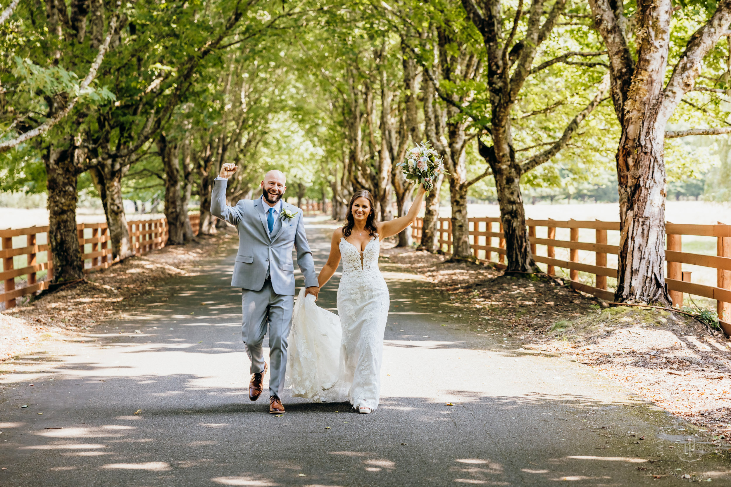 North Fork Farm Snoqualmie wedding by Snoqualmie wedding photographer James Thomas Long Photography