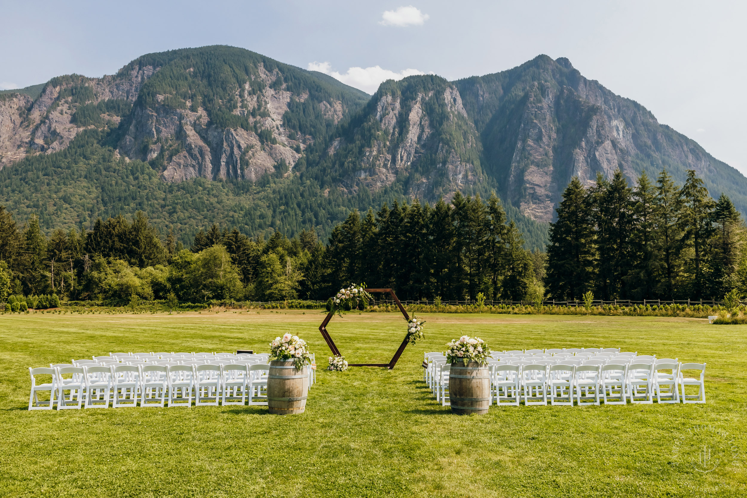 North Fork Farm Snoqualmie wedding by Snoqualmie wedding photographer James Thomas Long Photography