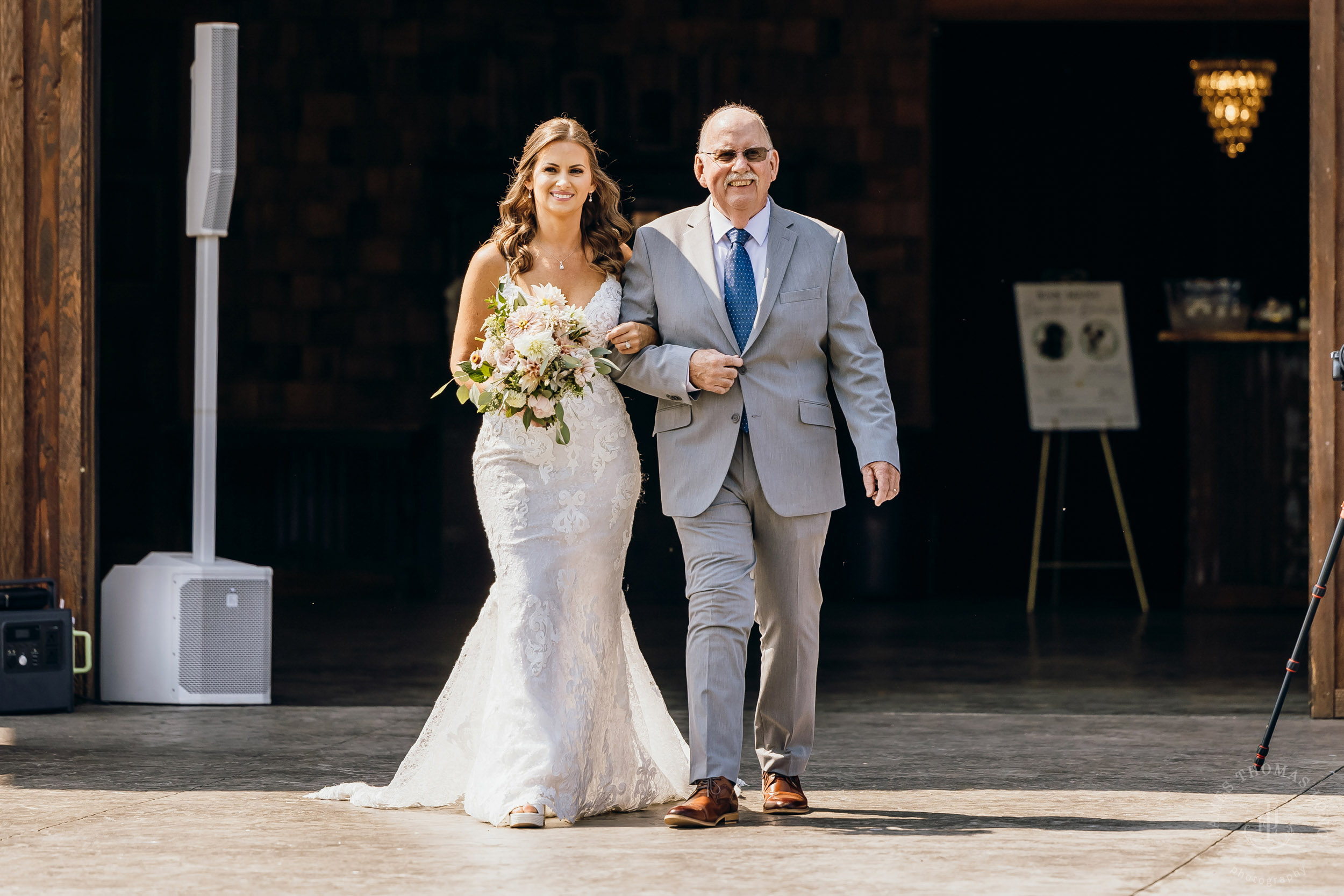 North Fork Farm Snoqualmie wedding by Snoqualmie wedding photographer James Thomas Long Photography