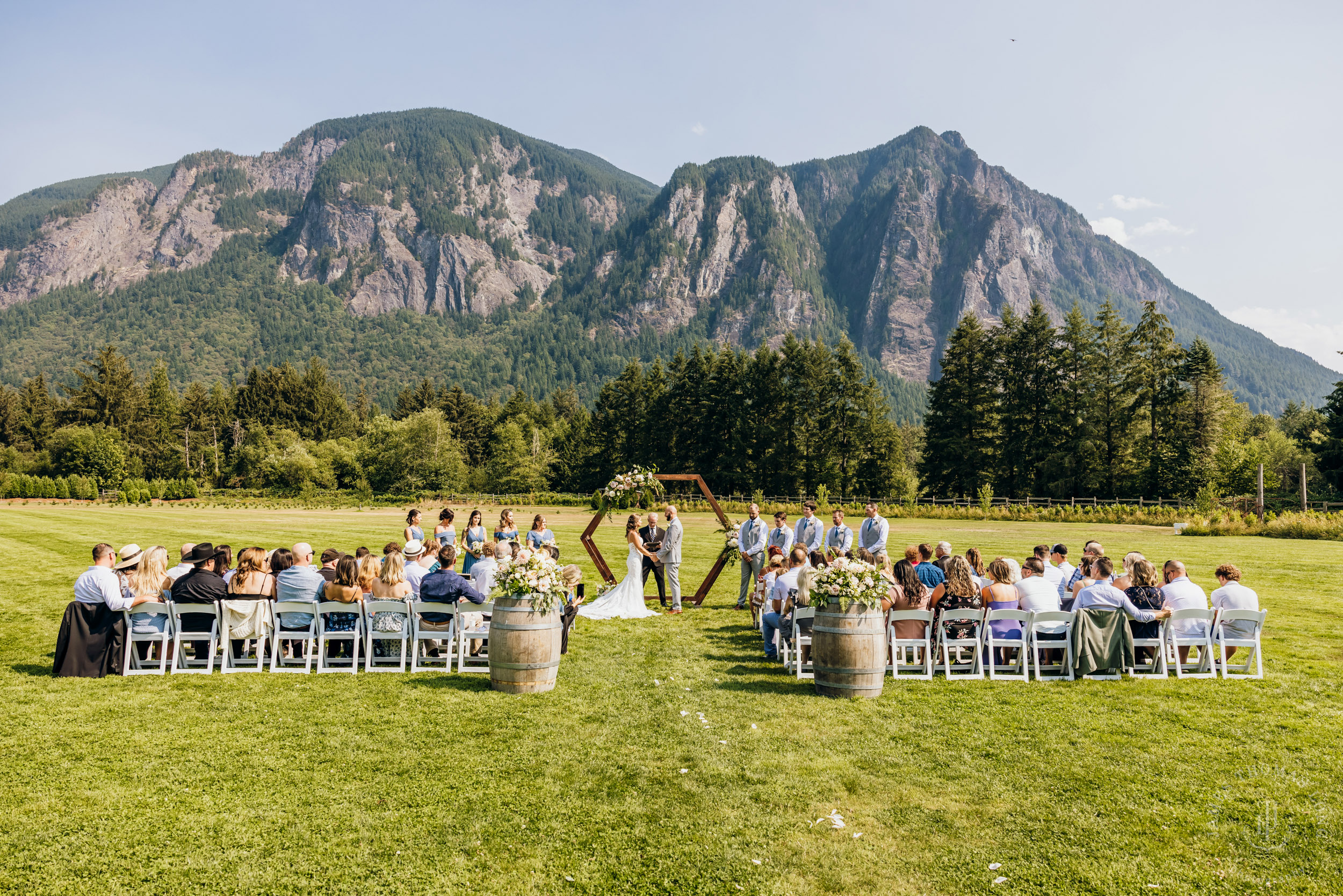 North Fork Farm Snoqualmie wedding by Snoqualmie wedding photographer James Thomas Long Photography