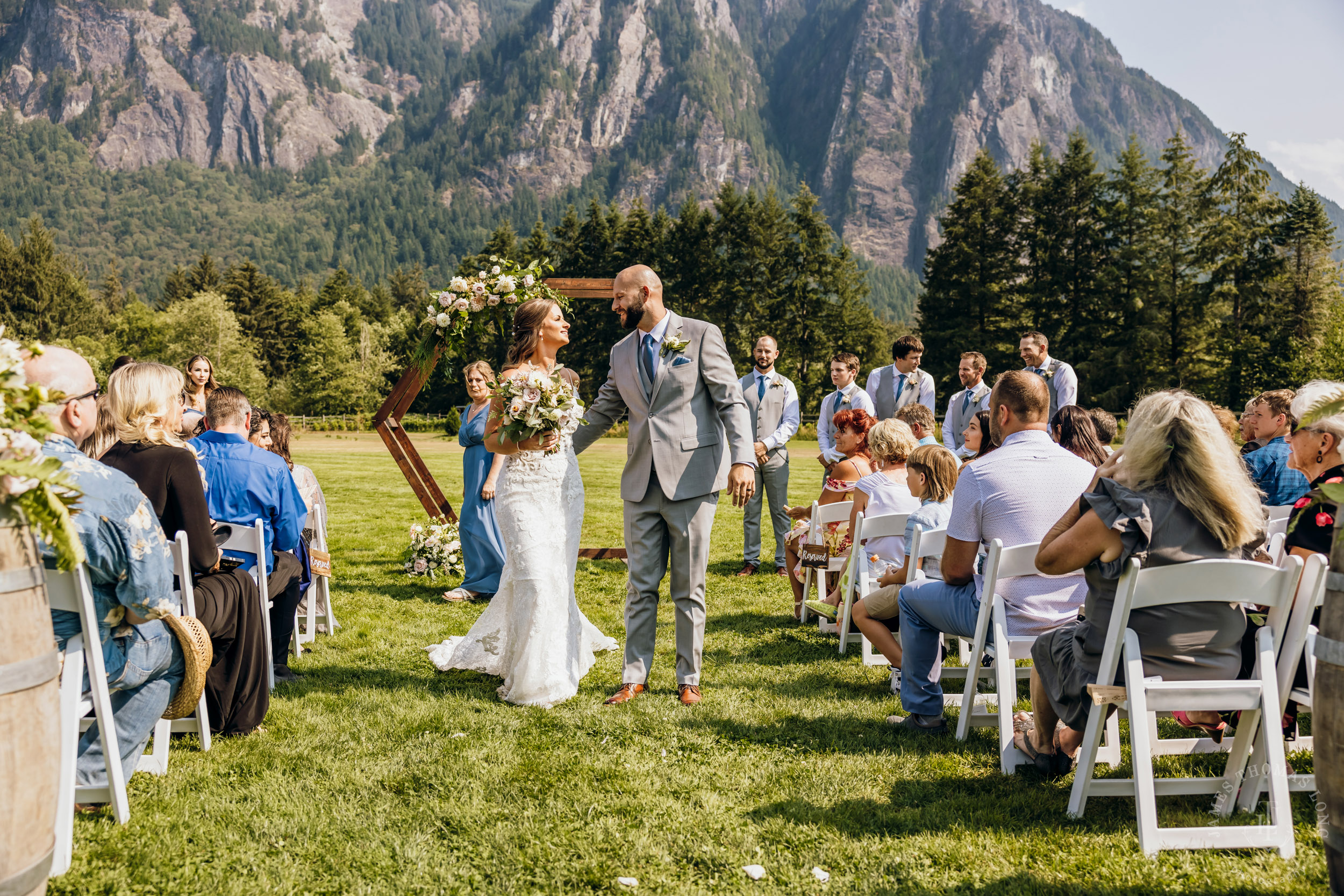 North Fork Farm Snoqualmie wedding by Snoqualmie wedding photographer James Thomas Long Photography