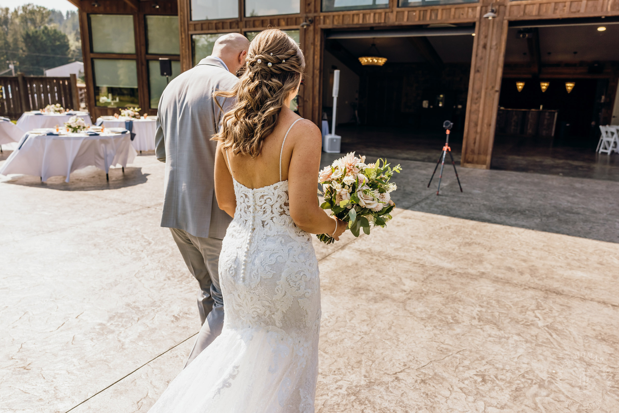 North Fork Farm Snoqualmie wedding by Snoqualmie wedding photographer James Thomas Long Photography