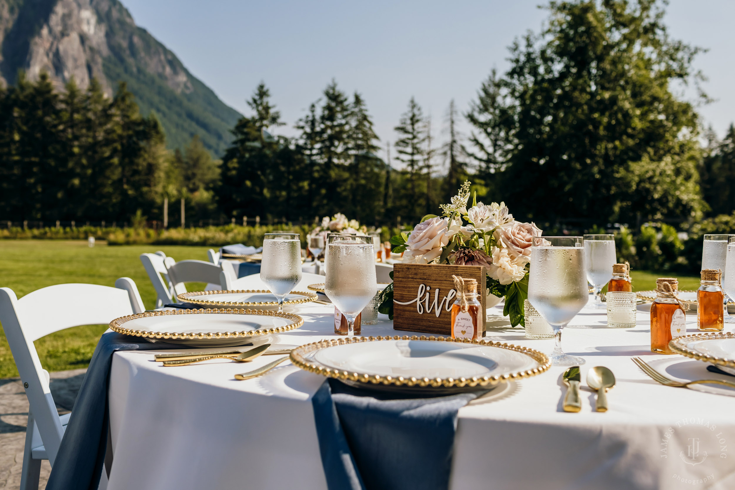 North Fork Farm Snoqualmie wedding by Snoqualmie wedding photographer James Thomas Long Photography