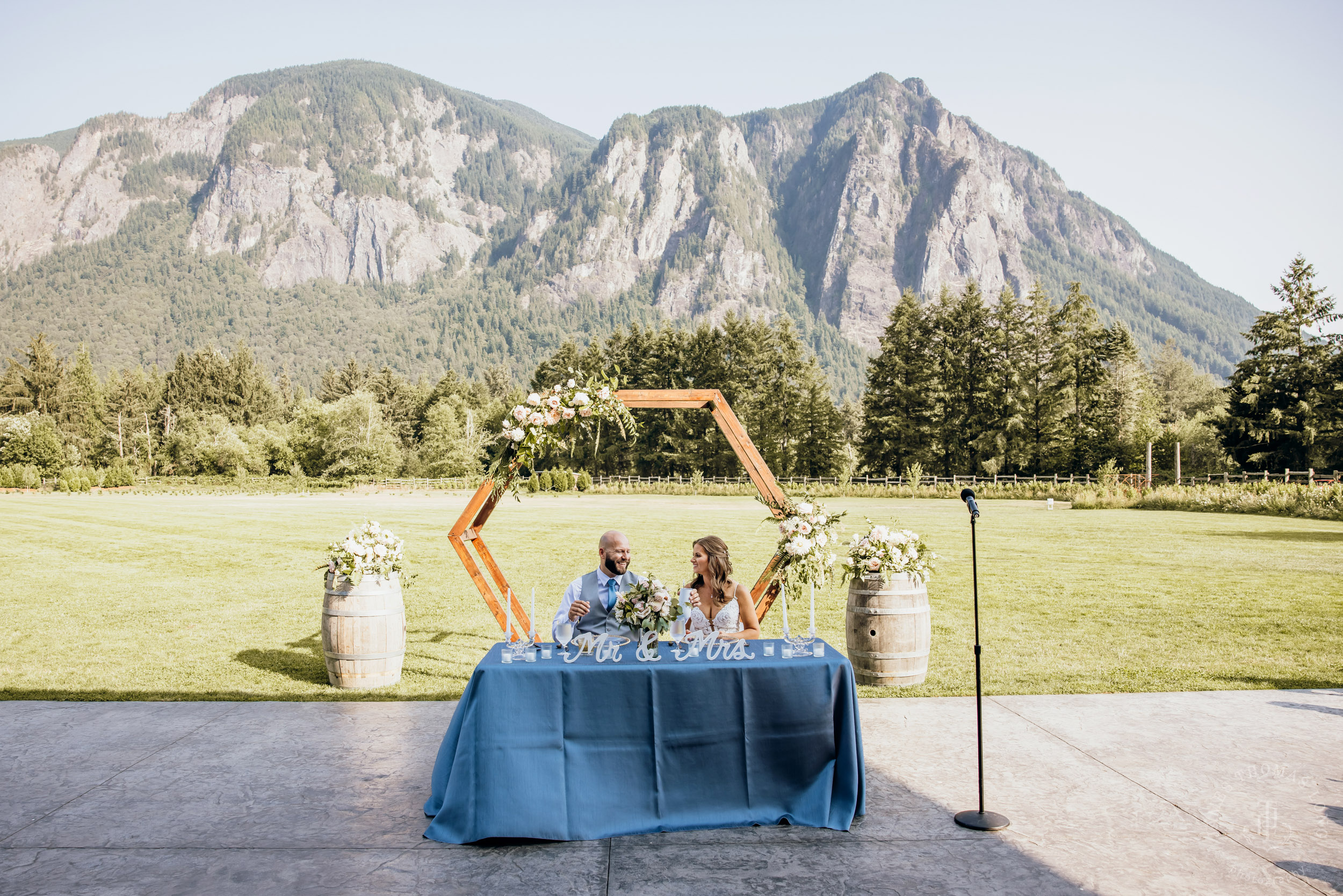 North Fork Farm Snoqualmie wedding by Snoqualmie wedding photographer James Thomas Long Photography