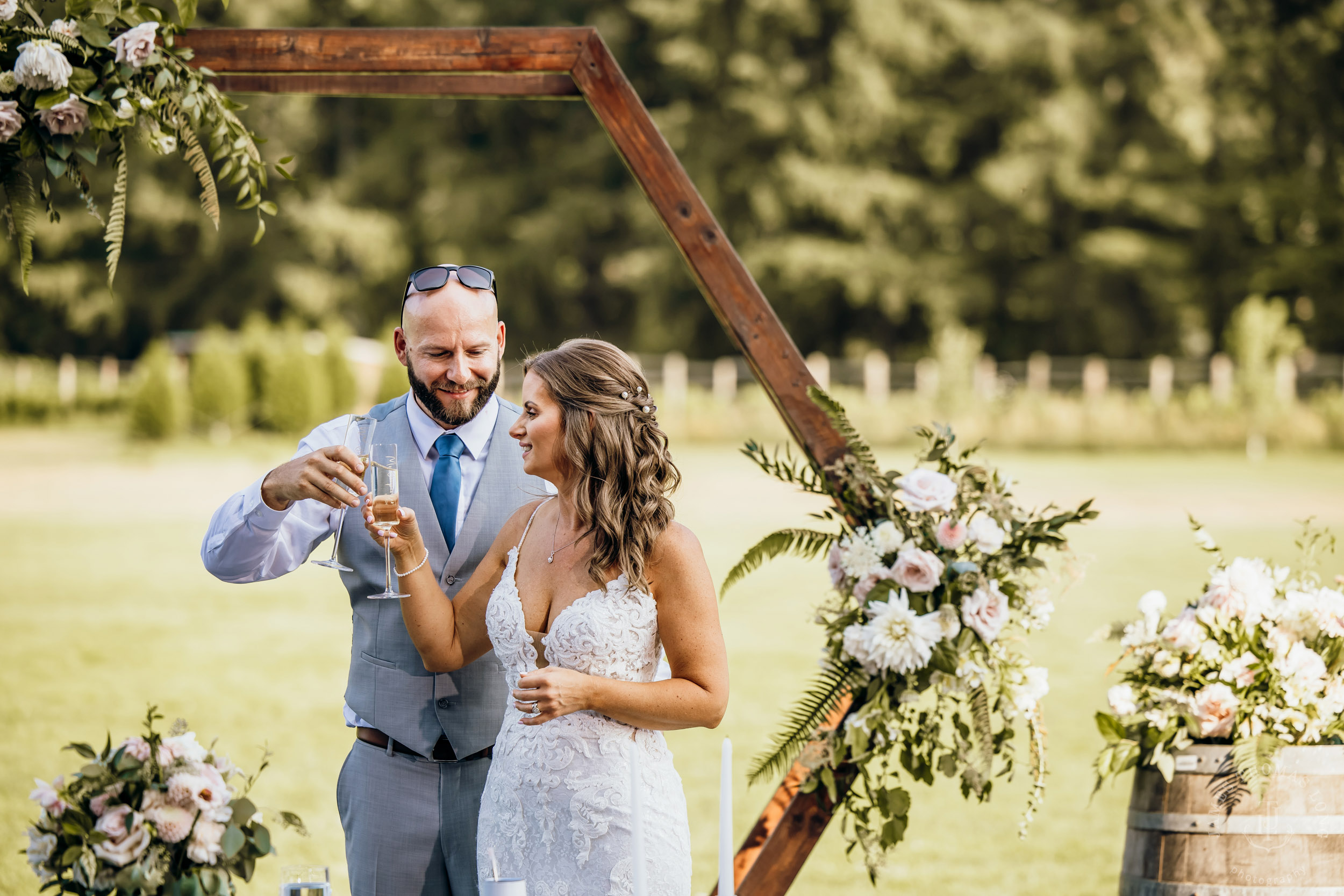 North Fork Farm Snoqualmie wedding by Snoqualmie wedding photographer James Thomas Long Photography