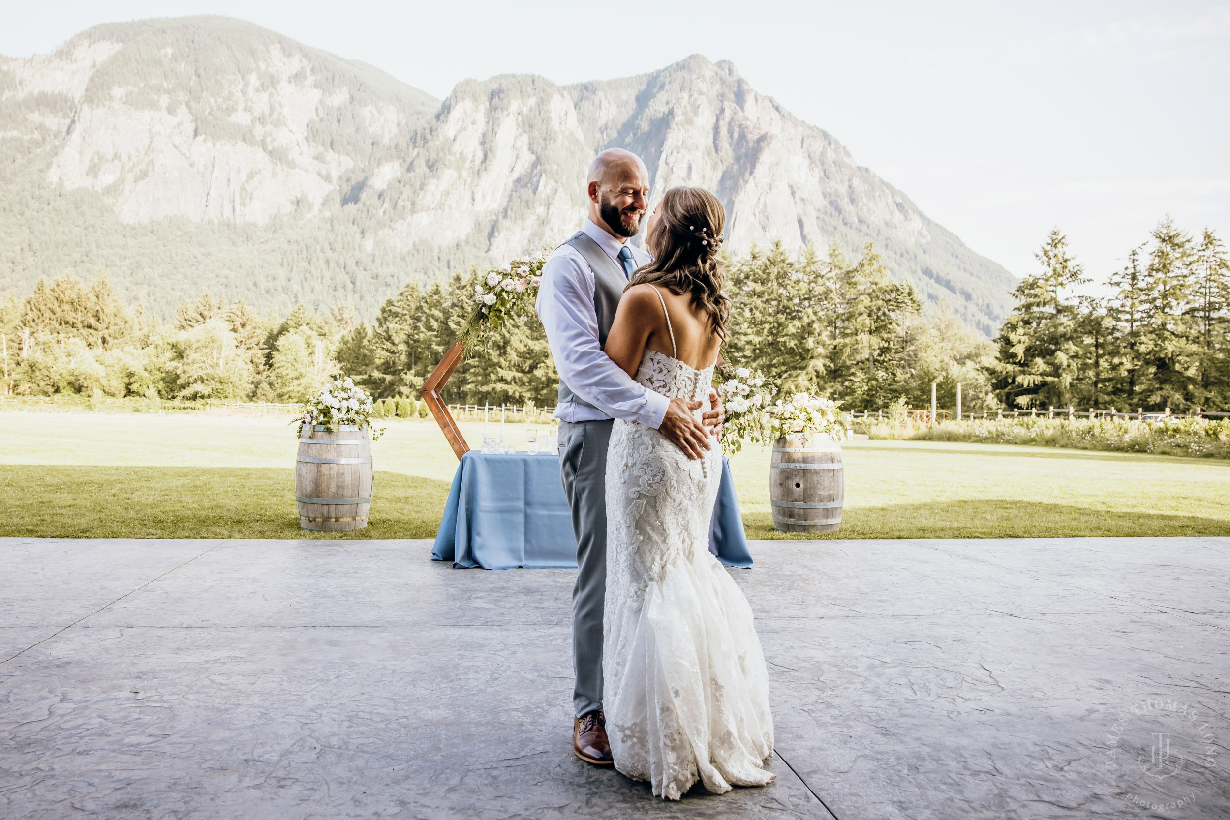 North Fork Farm Snoqualmie wedding by Snoqualmie wedding photographer James Thomas Long Photography