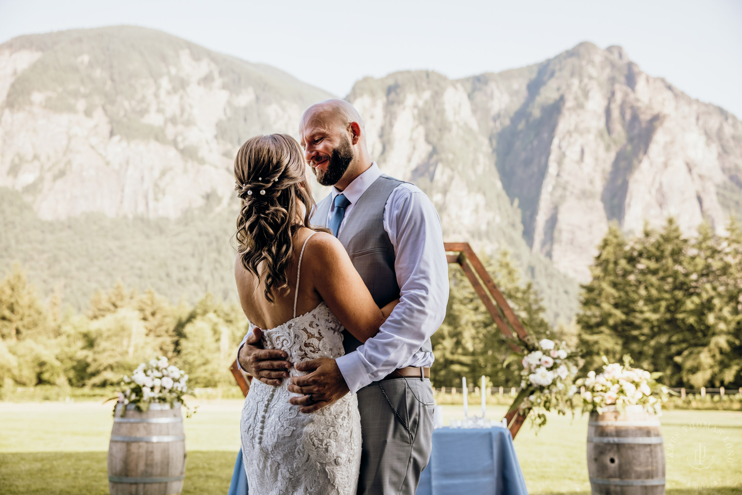 North Fork Farm Snoqualmie wedding by Snoqualmie wedding photographer James Thomas Long Photography