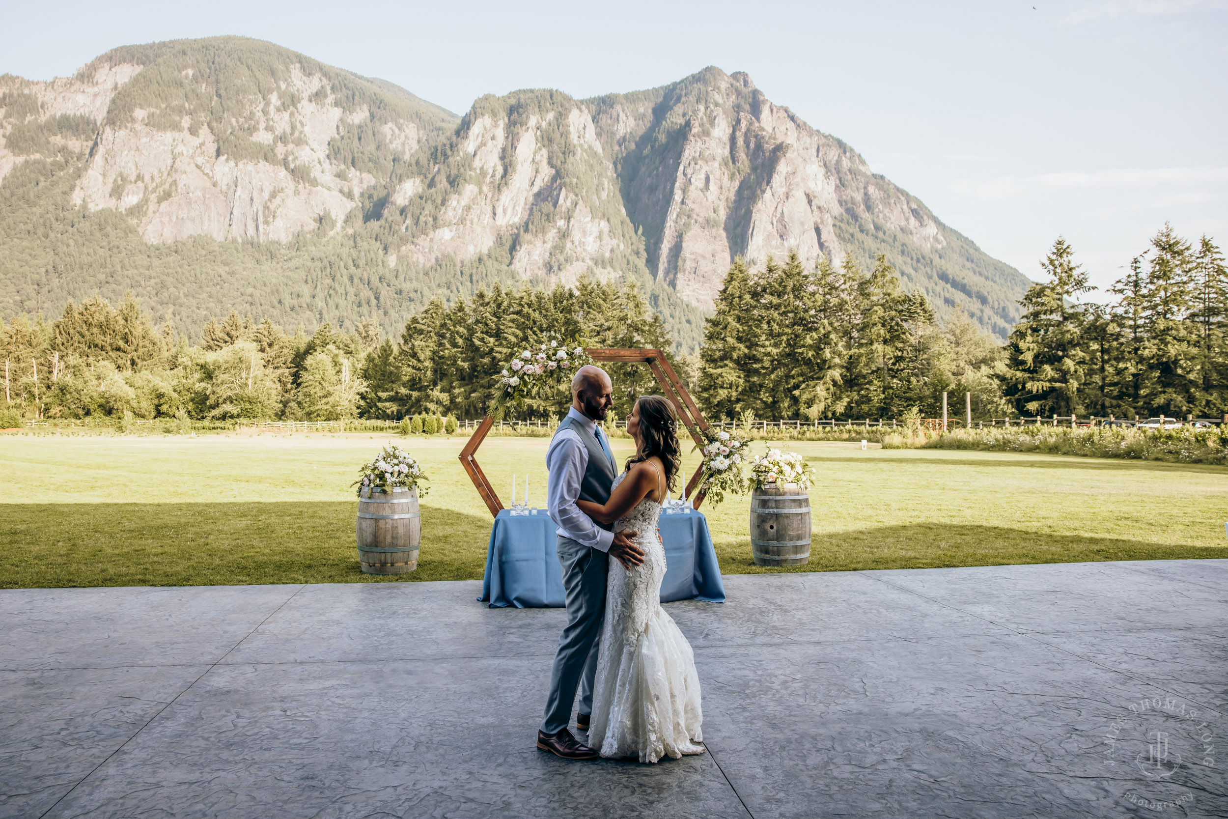 North Fork Farm Snoqualmie wedding by Snoqualmie wedding photographer James Thomas Long Photography