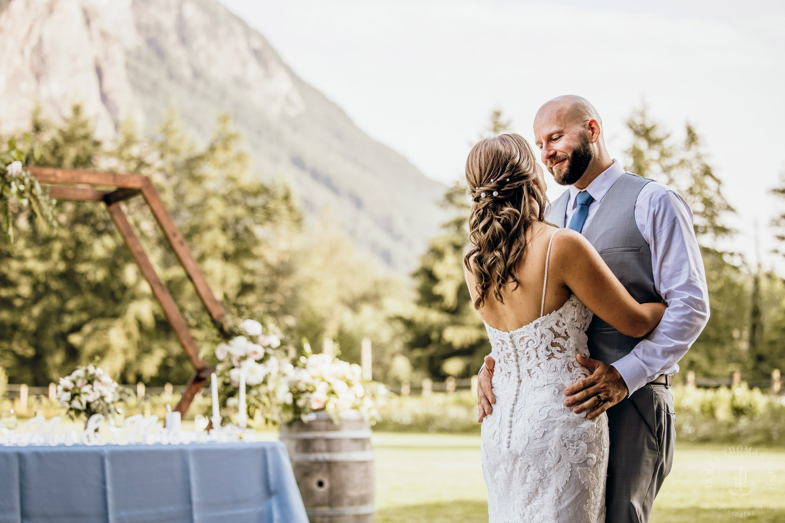 North Fork Farm Snoqualmie wedding by Snoqualmie wedding photographer James Thomas Long Photography