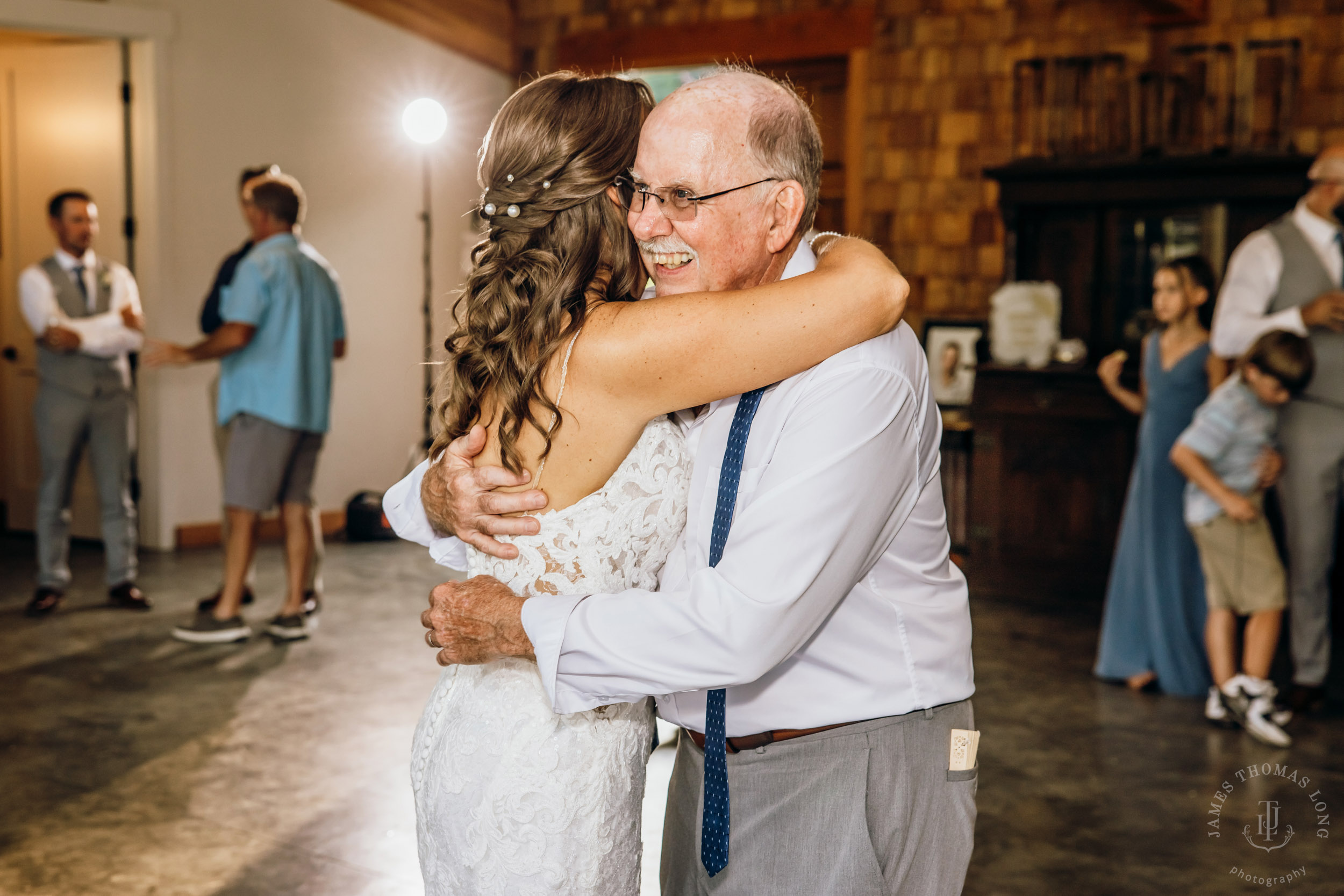 North Fork Farm Snoqualmie wedding by Snoqualmie wedding photographer James Thomas Long Photography