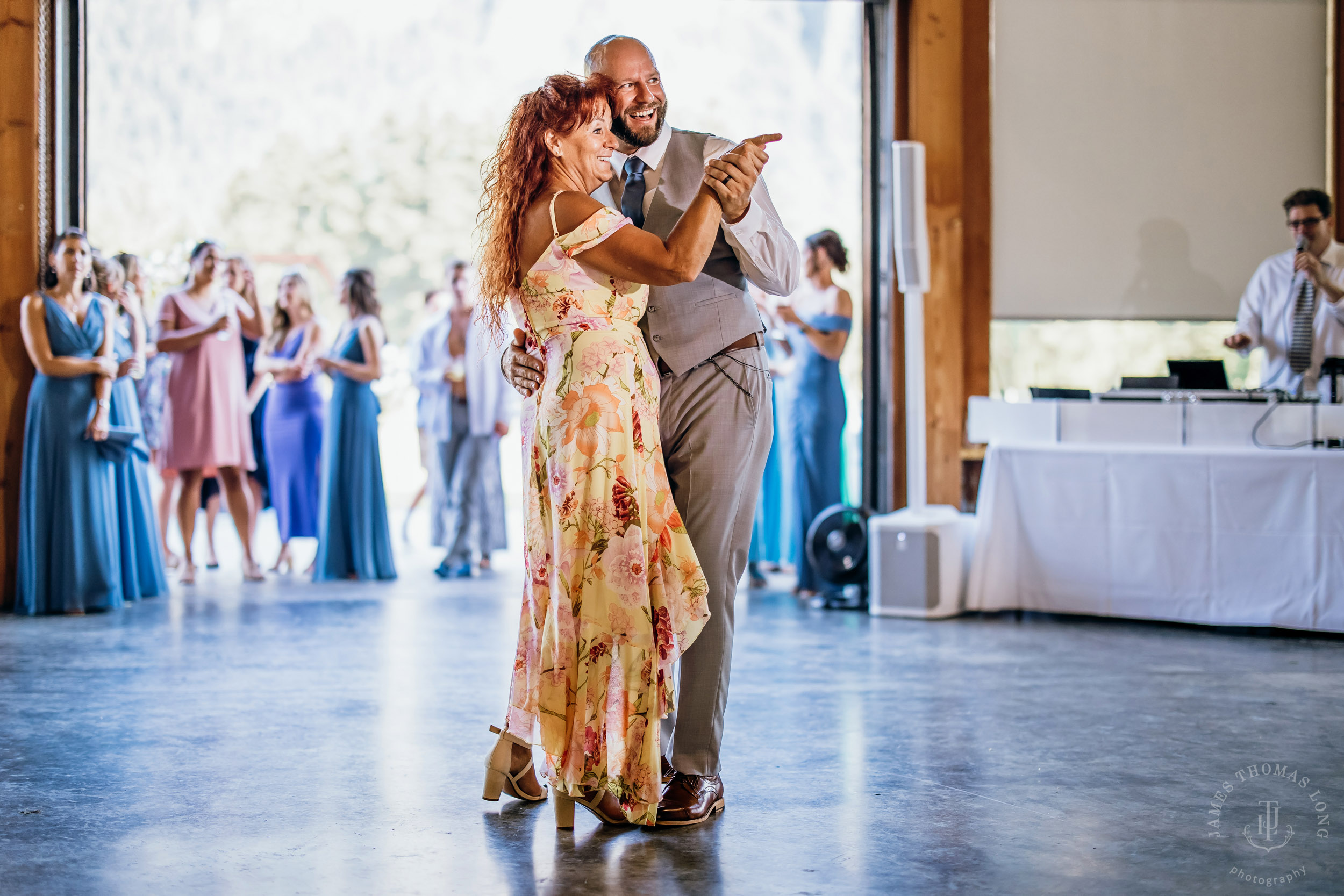 North Fork Farm Snoqualmie wedding by Snoqualmie wedding photographer James Thomas Long Photography