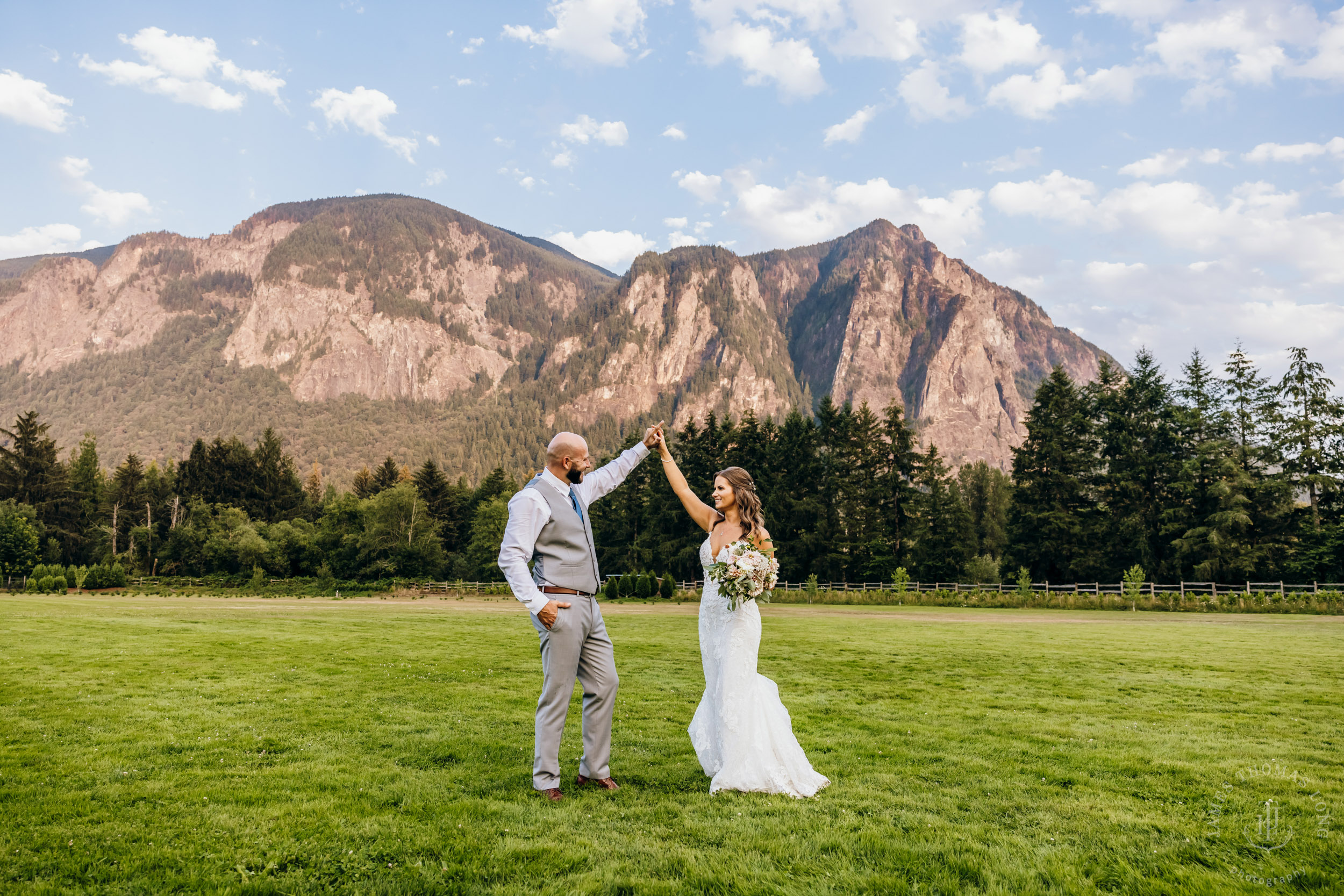 North Fork Farm Snoqualmie wedding by Snoqualmie wedding photographer James Thomas Long Photography