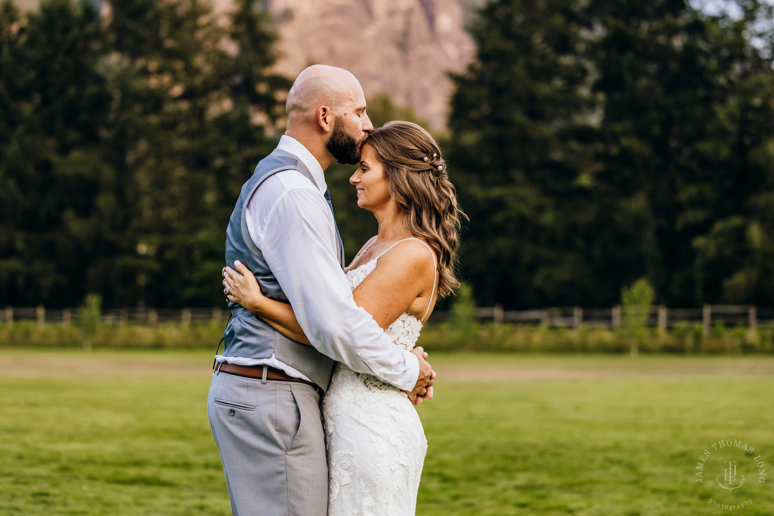 North Fork Farm Snoqualmie wedding by Snoqualmie wedding photographer James Thomas Long Photography