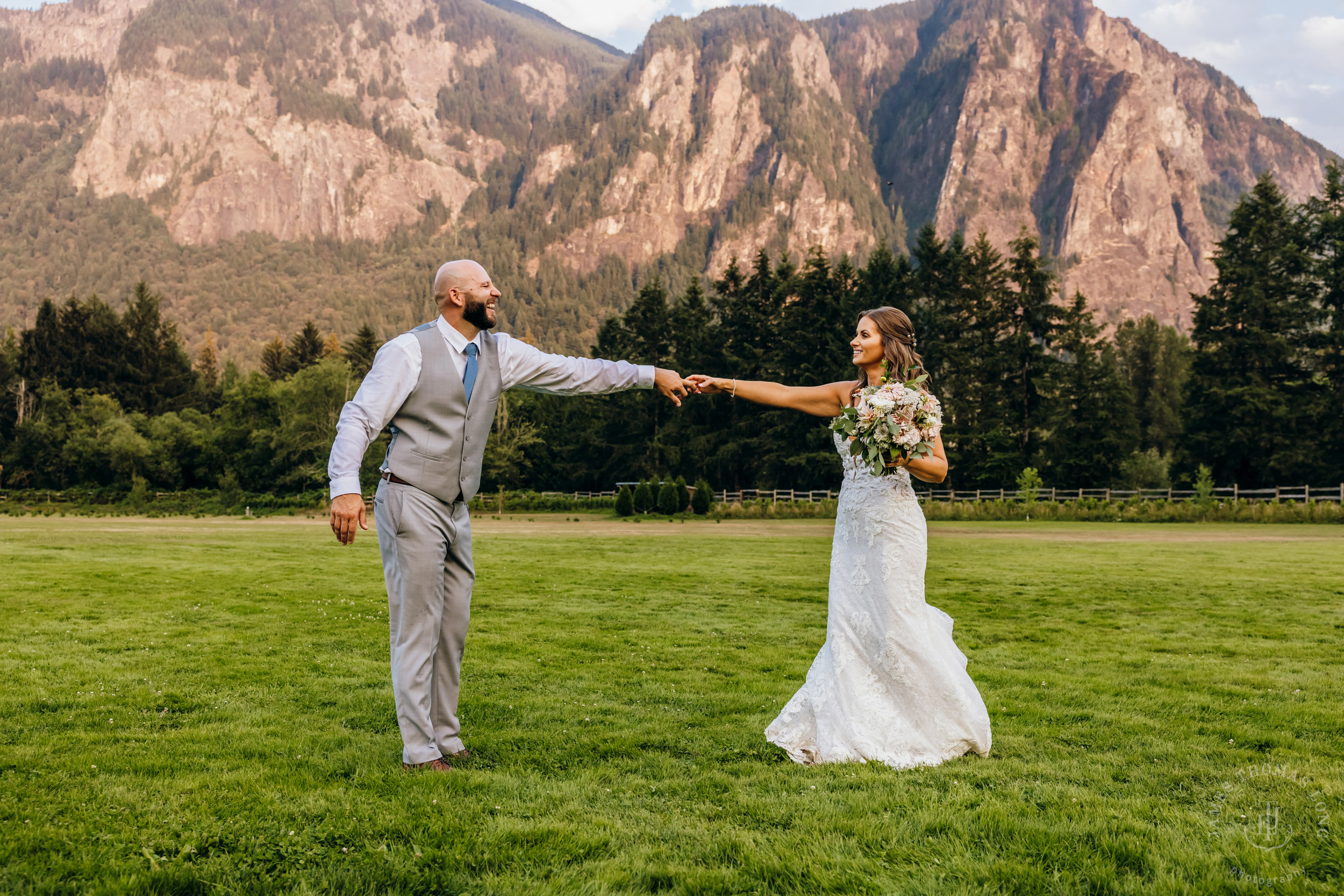 North Fork Farm Snoqualmie wedding by Snoqualmie wedding photographer James Thomas Long Photography