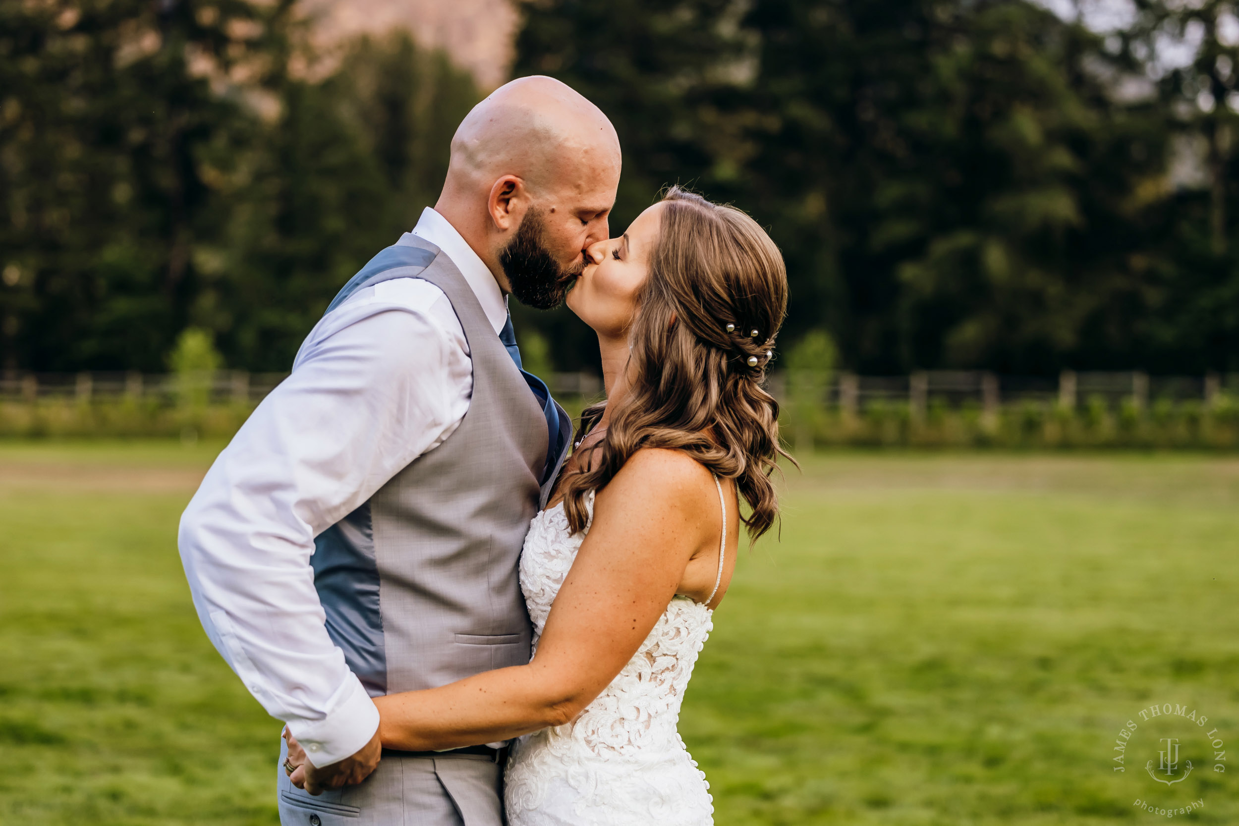 North Fork Farm Snoqualmie wedding by Snoqualmie wedding photographer James Thomas Long Photography