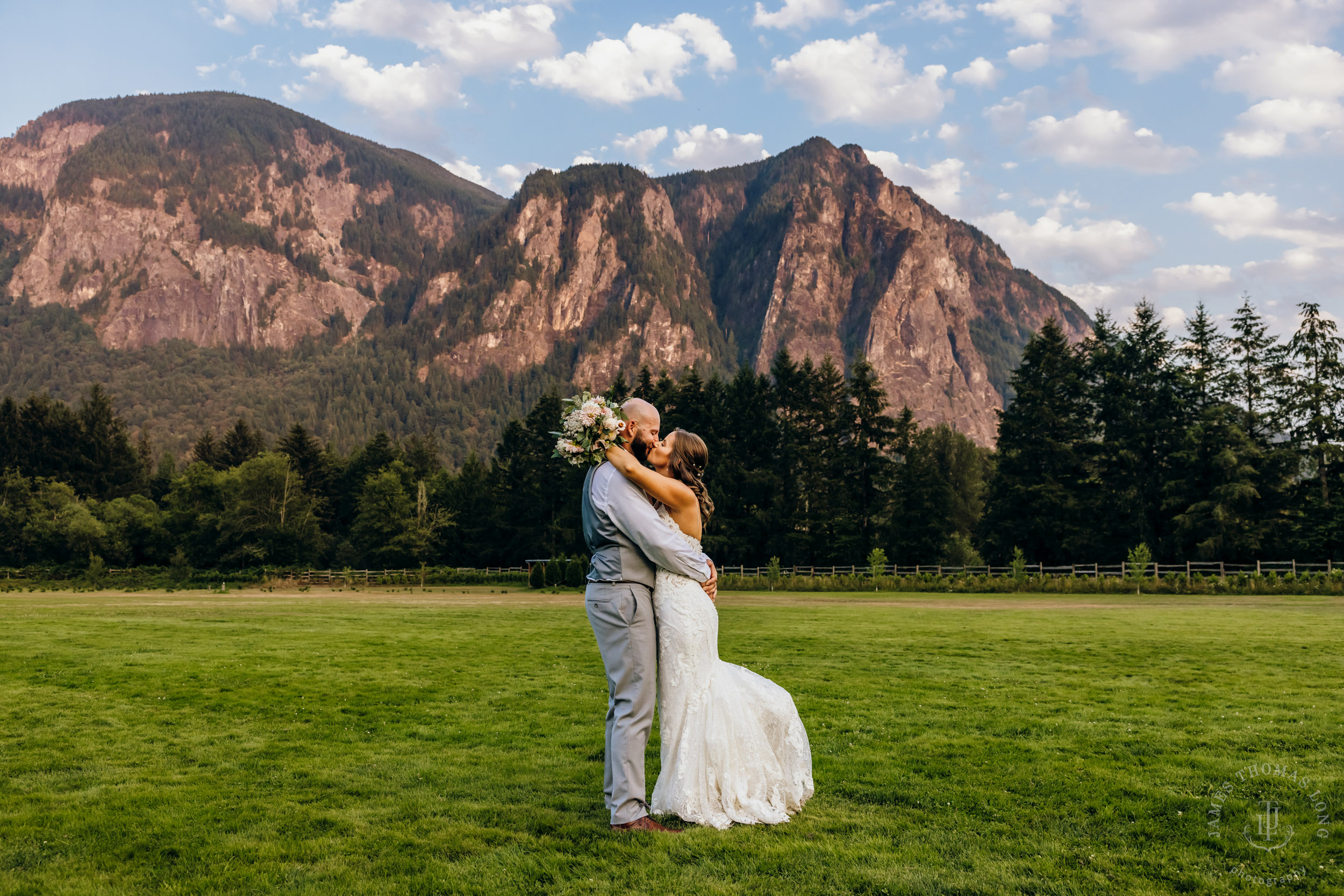 North Fork Farm Snoqualmie wedding by Snoqualmie wedding photographer James Thomas Long Photography