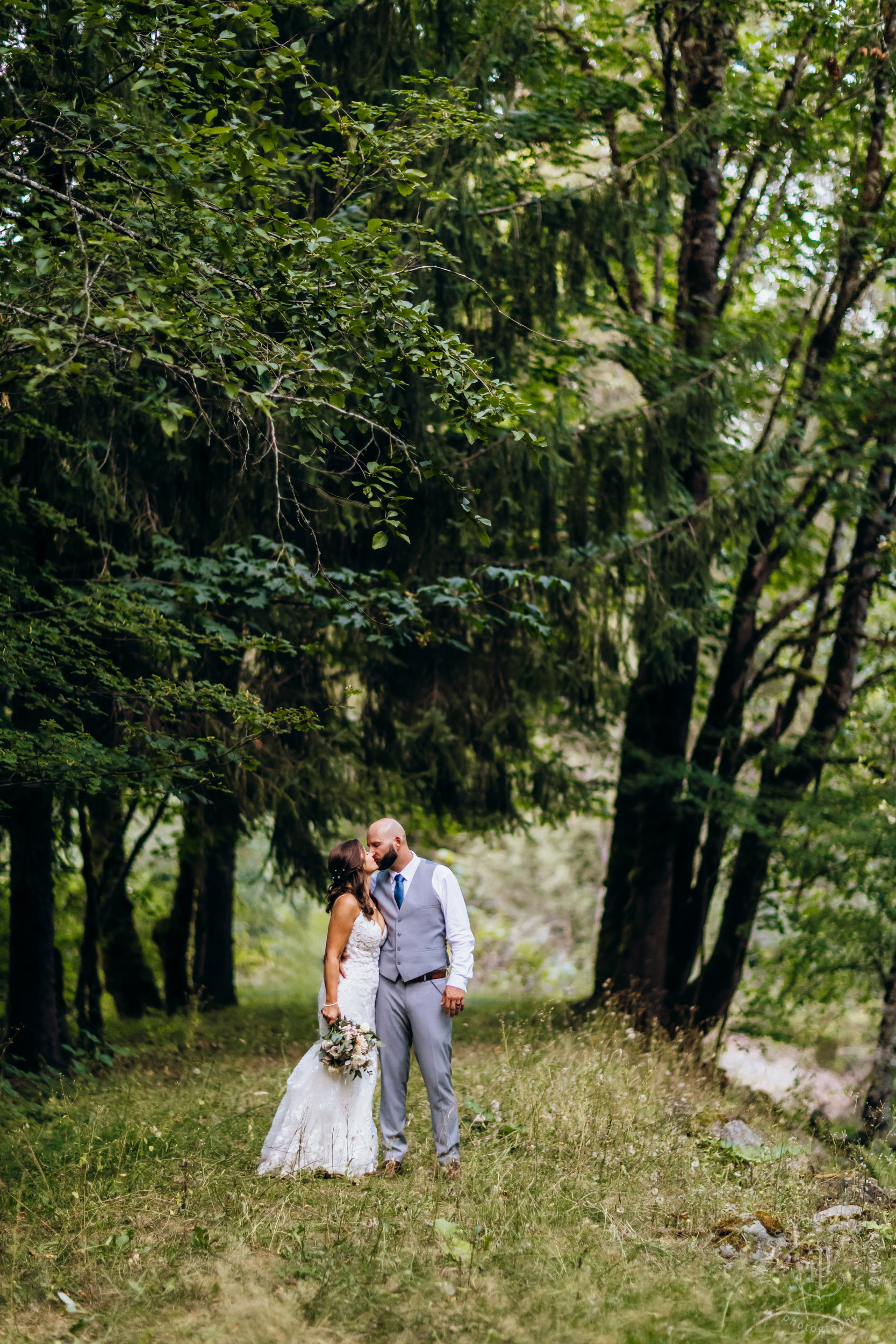 North Fork Farm Snoqualmie wedding by Snoqualmie wedding photographer James Thomas Long Photography