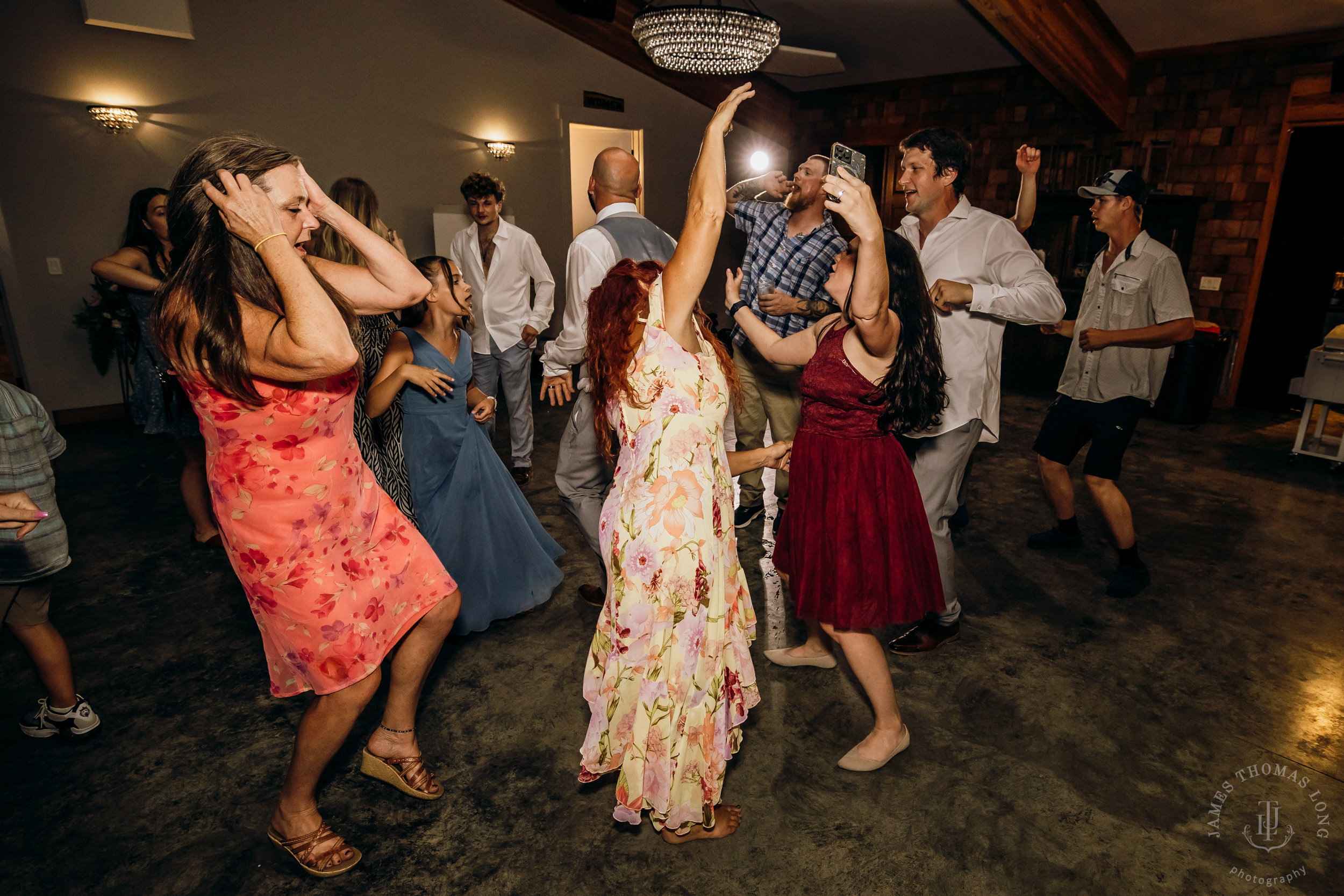 North Fork Farm Snoqualmie wedding by Snoqualmie wedding photographer James Thomas Long Photography